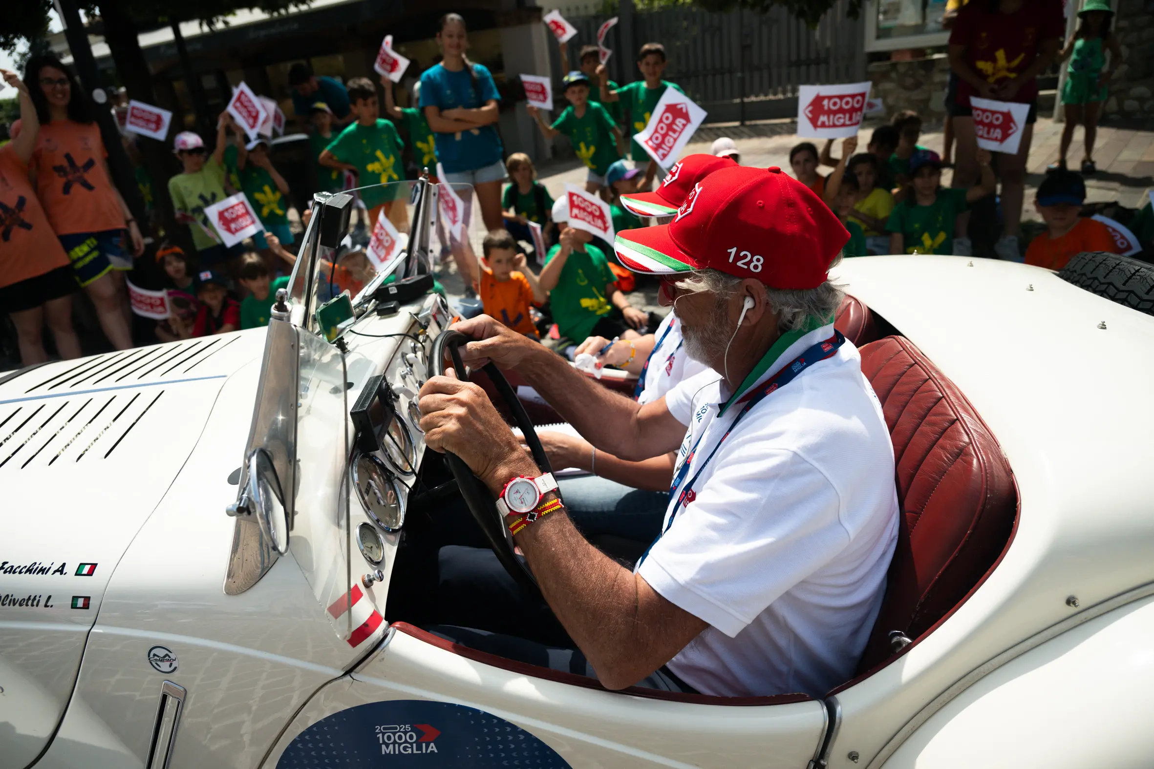 Mille Miglia 2025, il passaggio da Padenghe sul Garda
