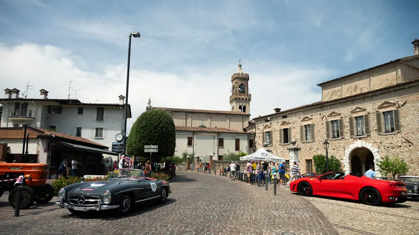 Mille Miglia 2025, il passaggio da Padenghe sul Garda