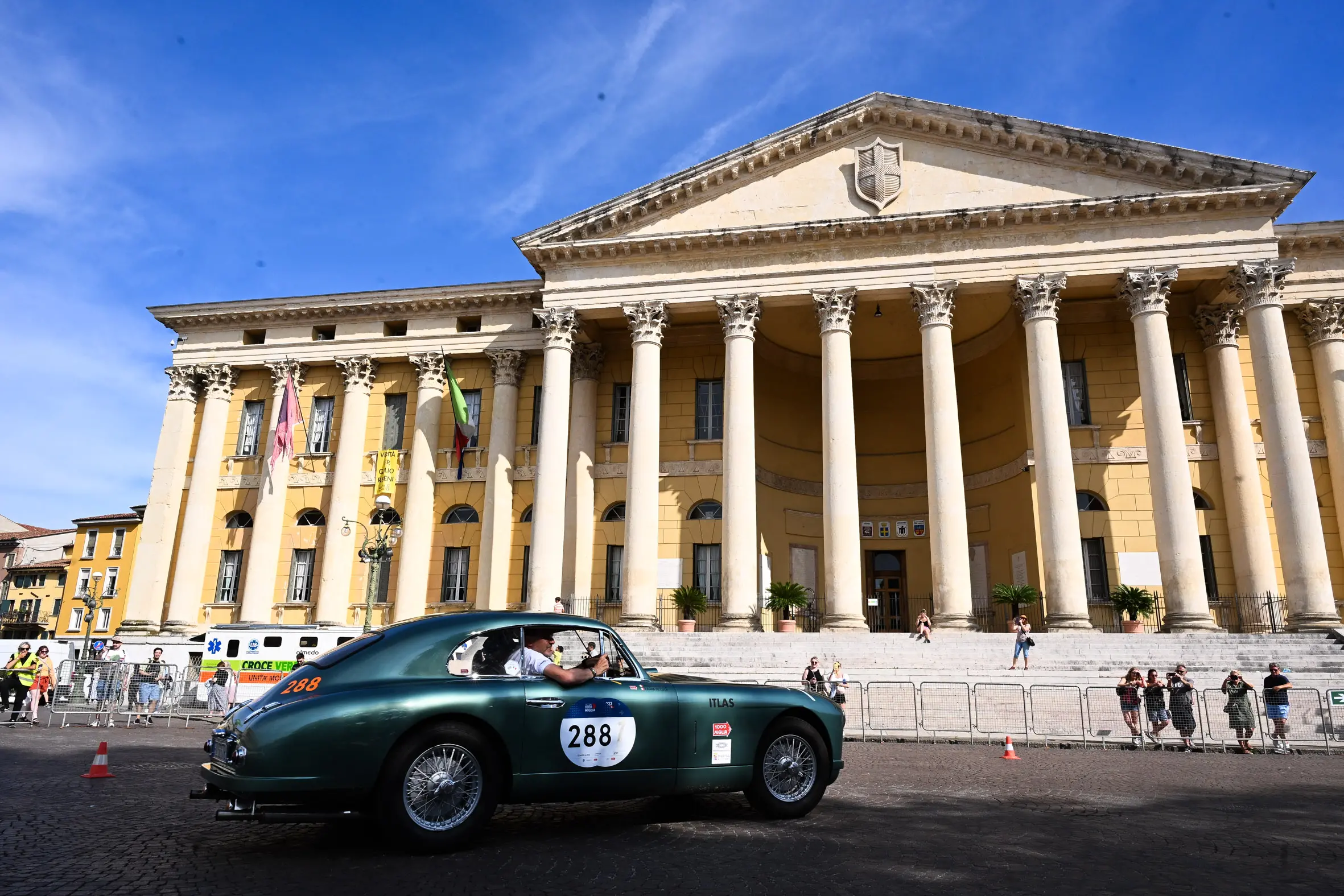 Mille Miglia 2025, il passaggio a Verona