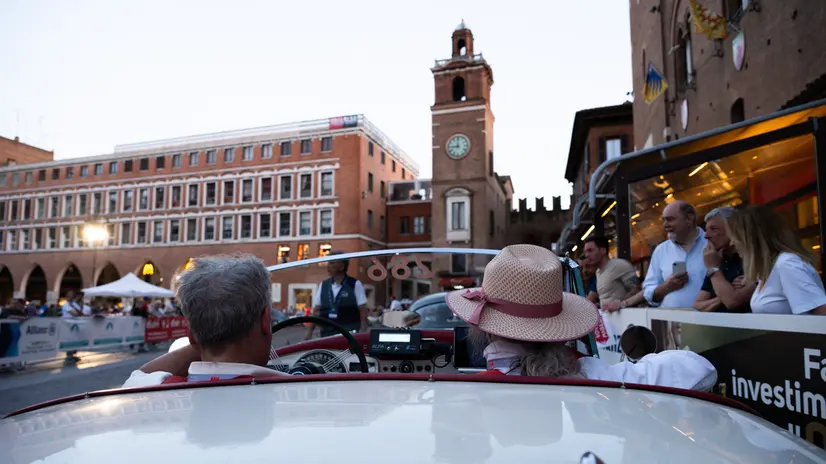 Mille Miglia 2025, il passaggio a Ferrara