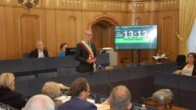 Sindaco di Bolzano Claudio Corrarati in Consiglio comunale