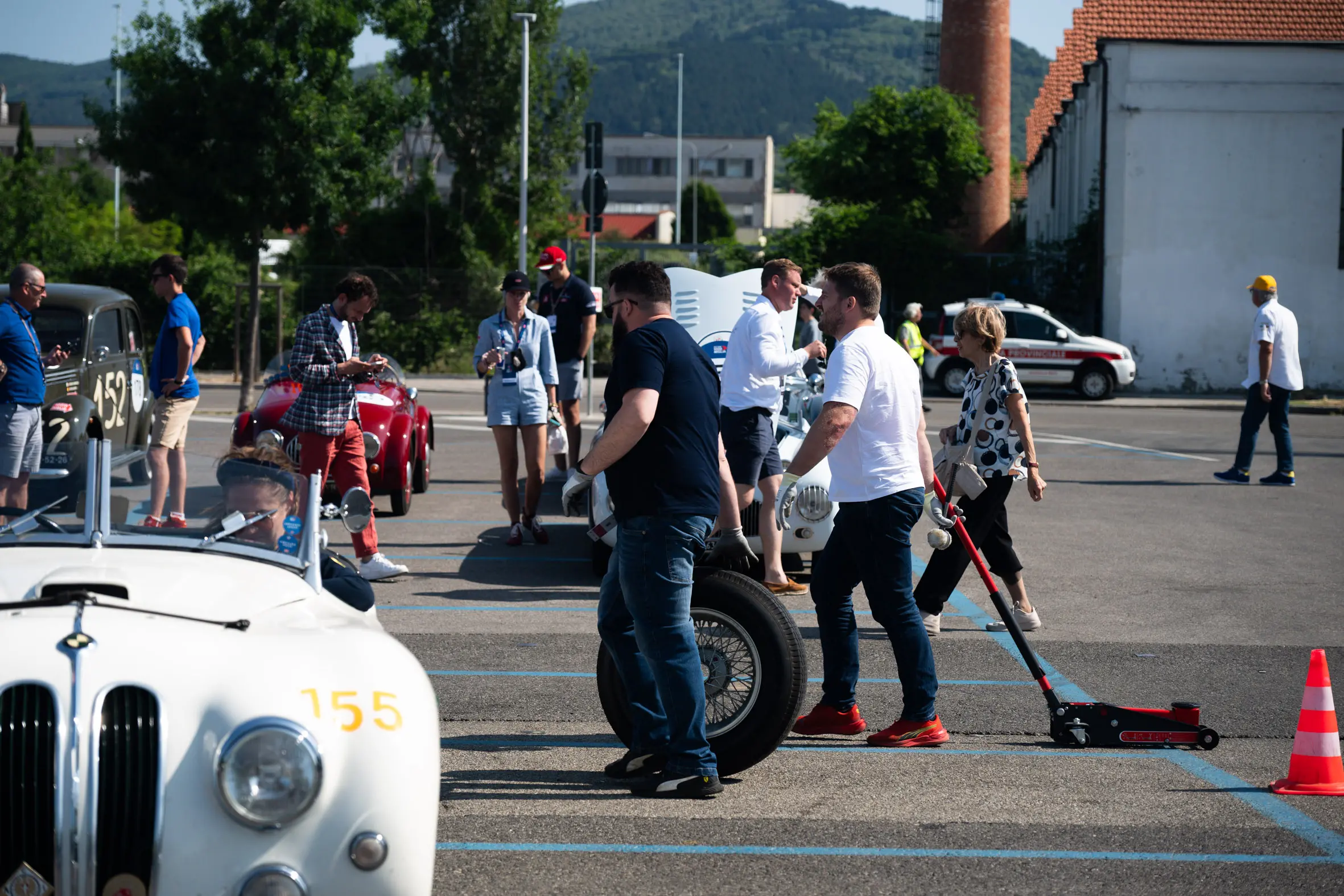 Mille Miglia 2025, il passaggio ex fabbrica Calamai
