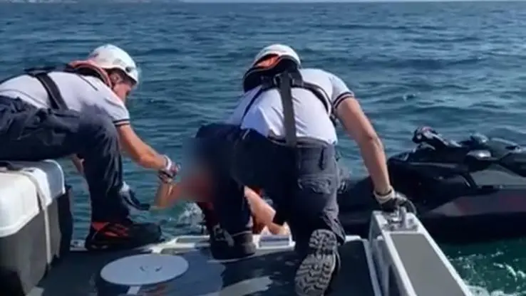 L'intervento della Guardia costiera di Salò - Foto Guardia costiera Salò