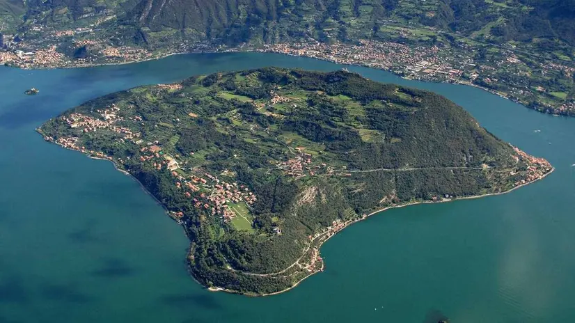 Una veduta aerea di Montisola © www.giornaledibrescia.it