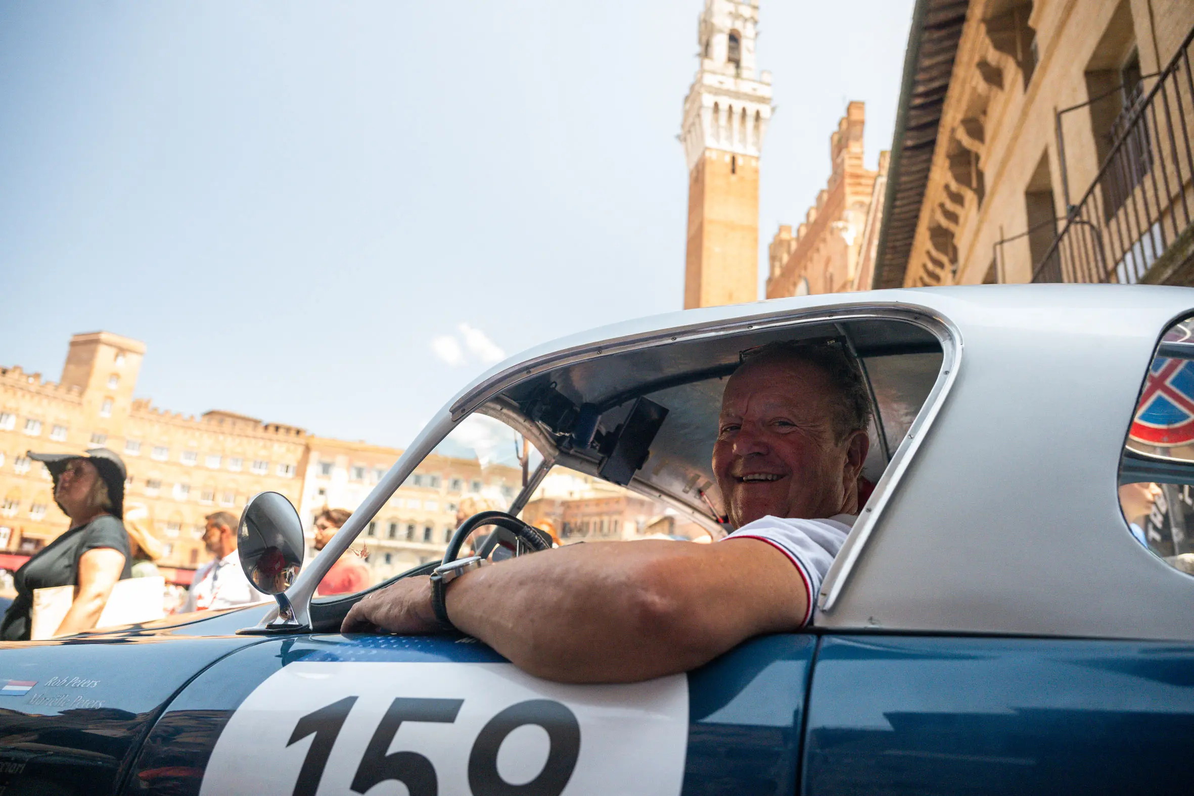 Mille Miglia 2025, la pausa pranzo a Siena