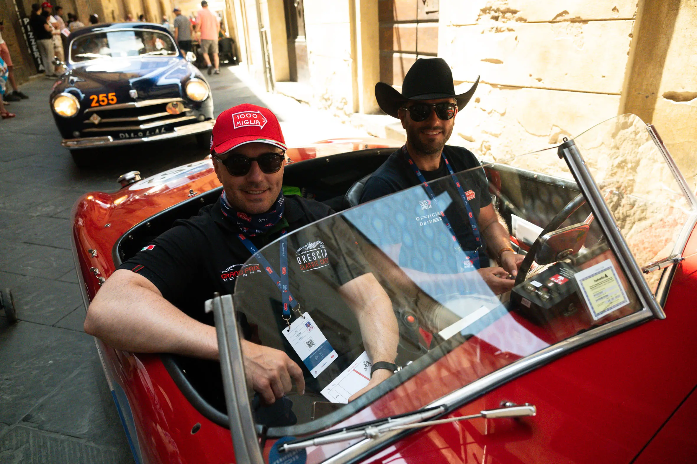 Mille Miglia 2025, la pausa pranzo a Siena