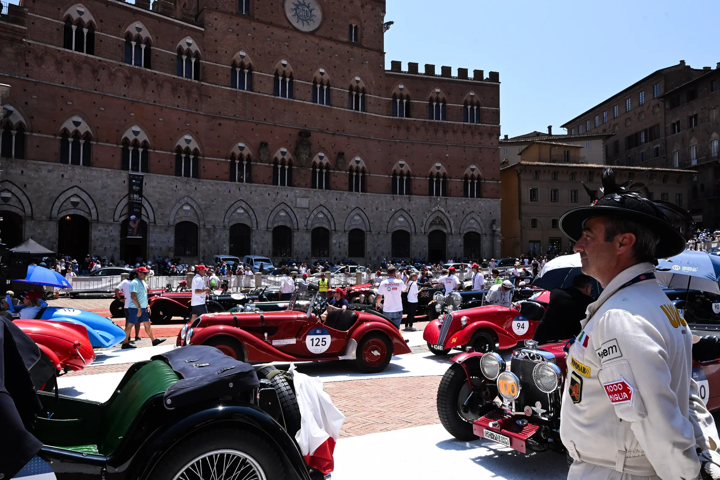 Mille Miglia 2025, la pausa pranzo a Siena