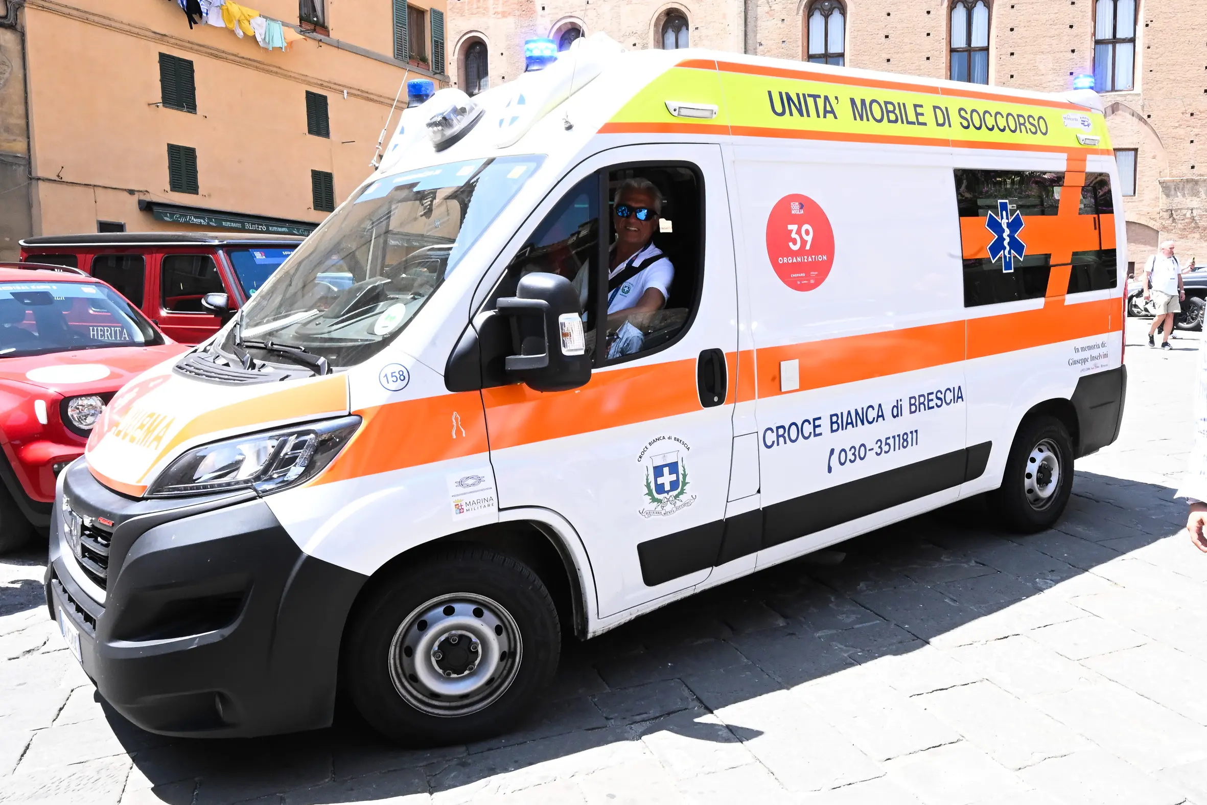 Mille Miglia 2025, la pausa pranzo a Siena