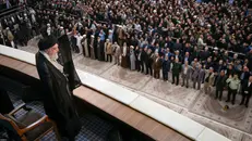 L'ayatollah Khomeini durante una celebrazione, foto d'archivio - Foto Ansa © www.giornaledibrescia.it