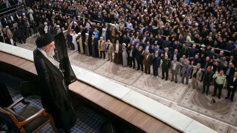 L'ayatollah Khomeini durante una celebrazione, foto d'archivio - Foto Ansa © www.giornaledibrescia.it