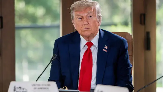 epa12179589 US President Donald Trump attends the G7 Global Economic Outlook working session at the G7 Leaders' Summit in Kananaskis, Alberta, Canada, 16 June 2025. EPA/SPENCER COLBY