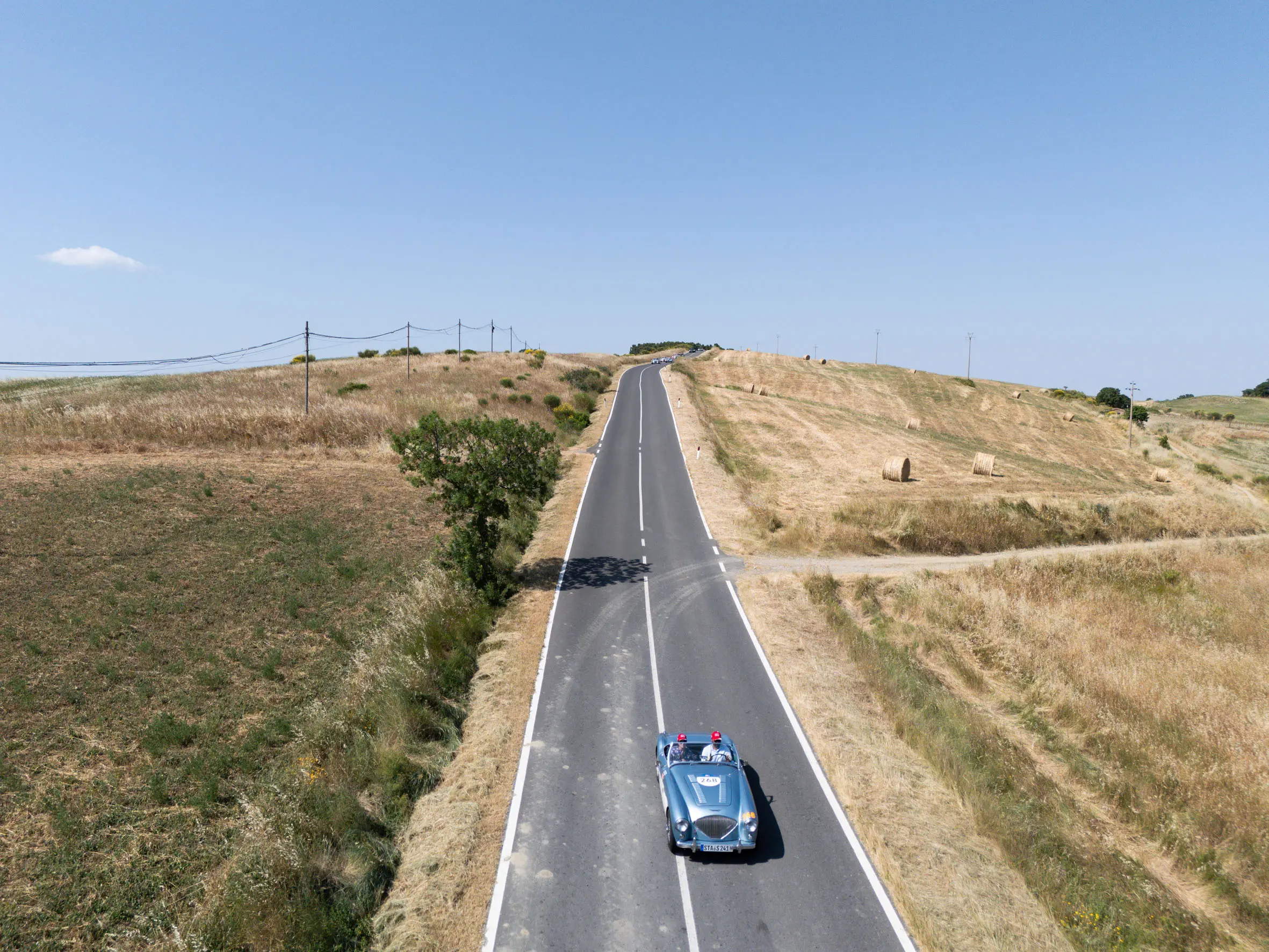 Mille Miglia 2025, il passaggio dalla Val d’Orcia