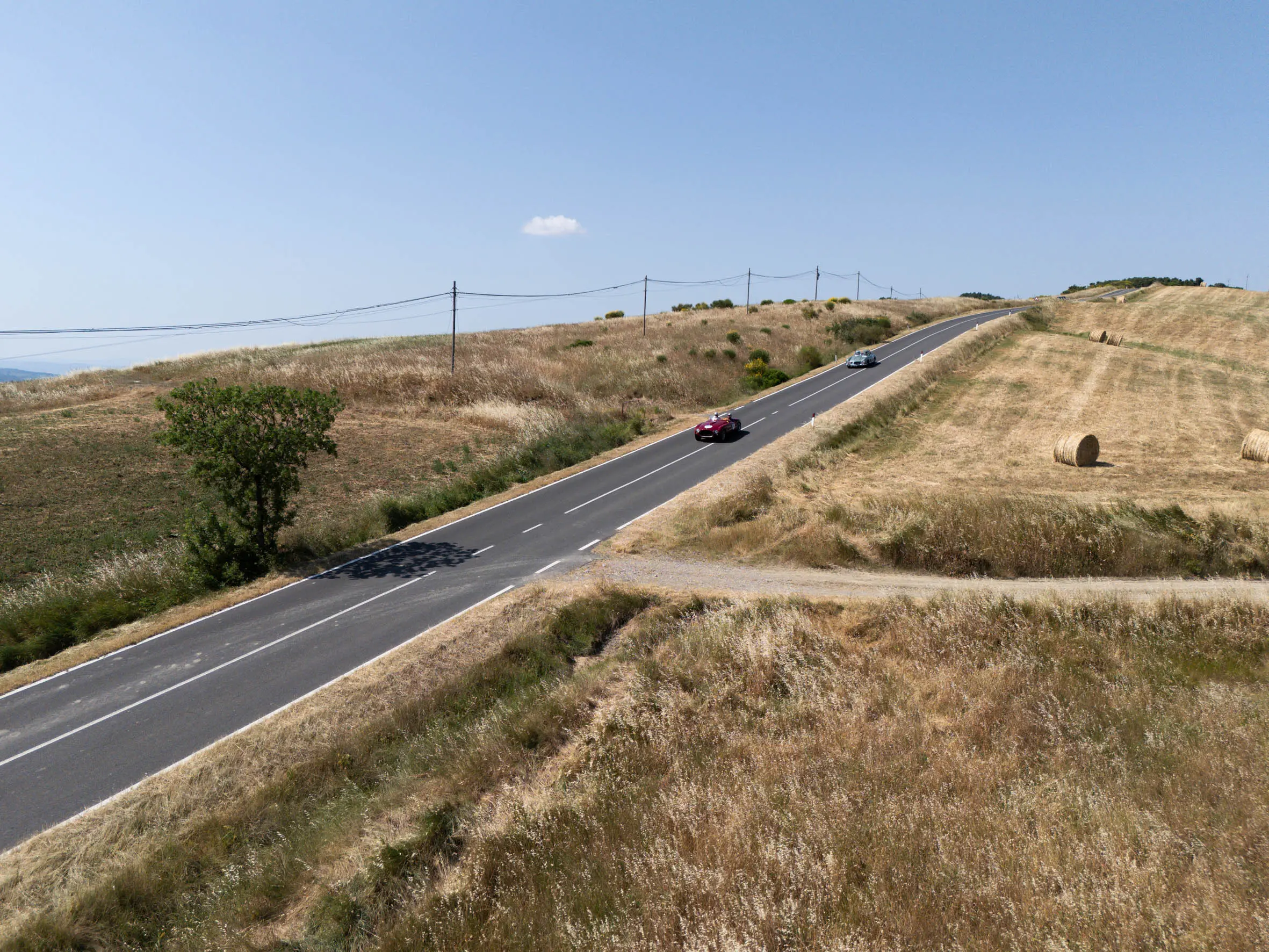 Mille Miglia 2025, il passaggio dalla Val d’Orcia