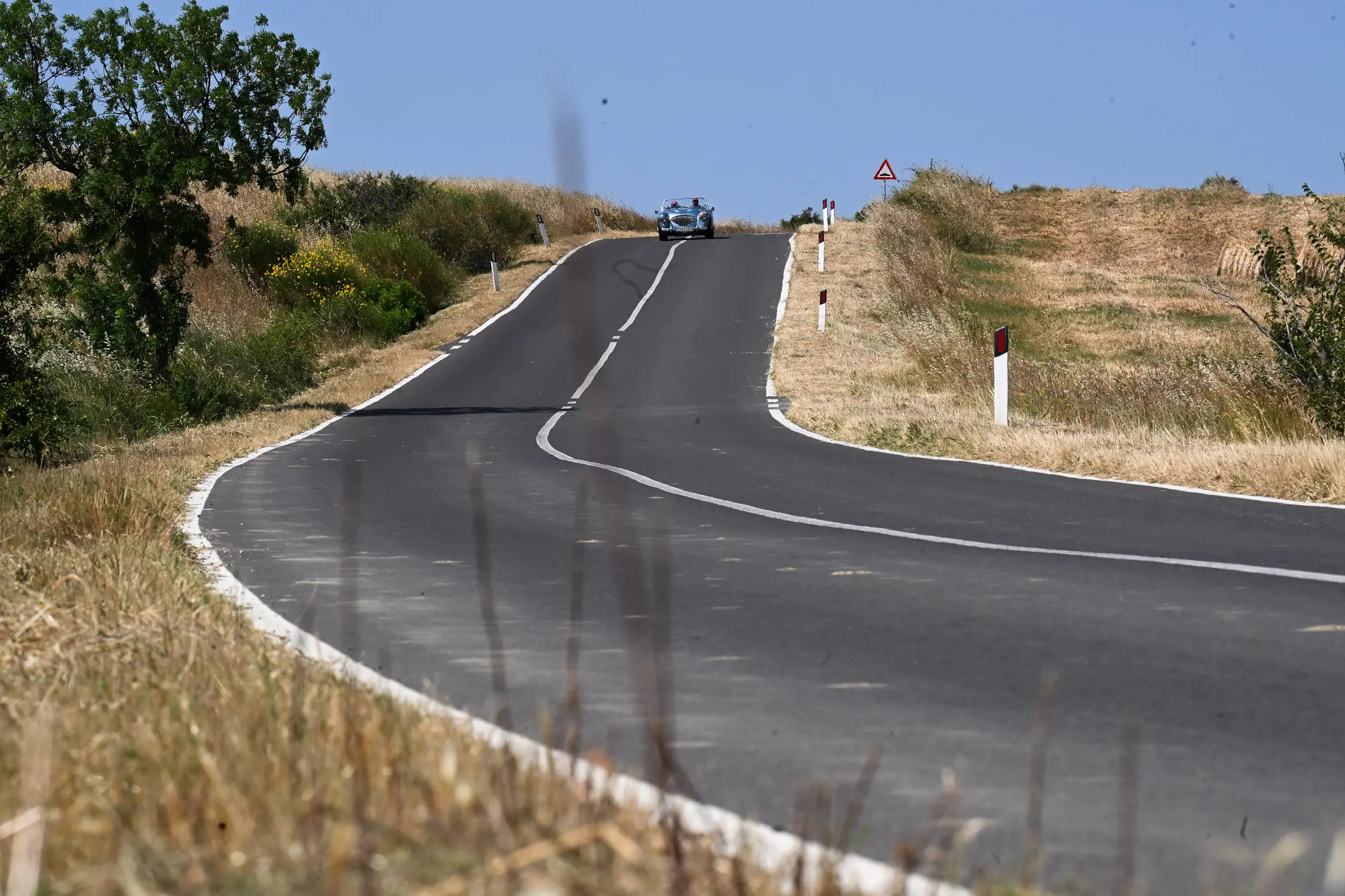 Mille Miglia 2025, il passaggio dalla Val d’Orcia