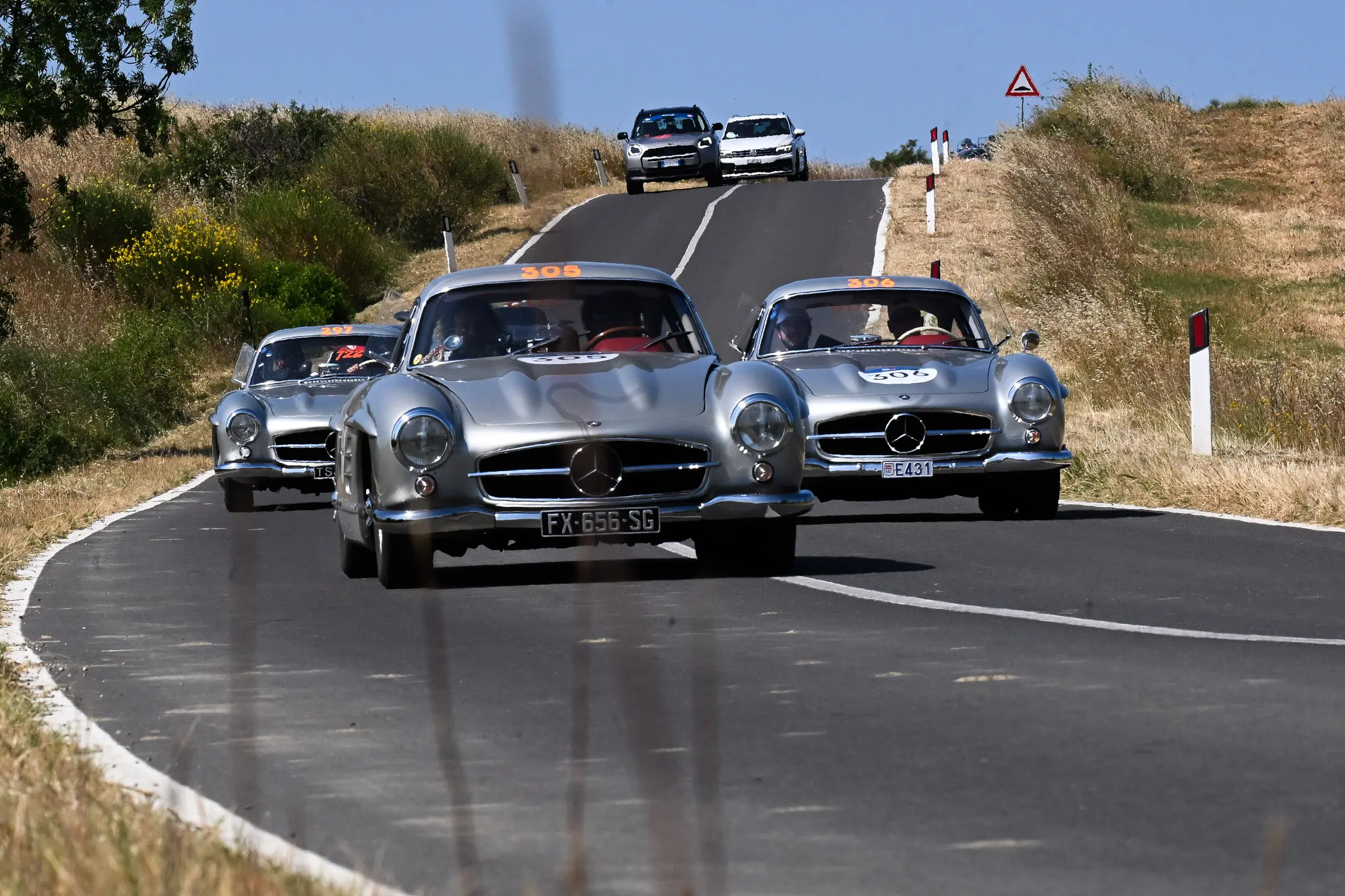 Mille Miglia 2025, il passaggio dalla Val d’Orcia