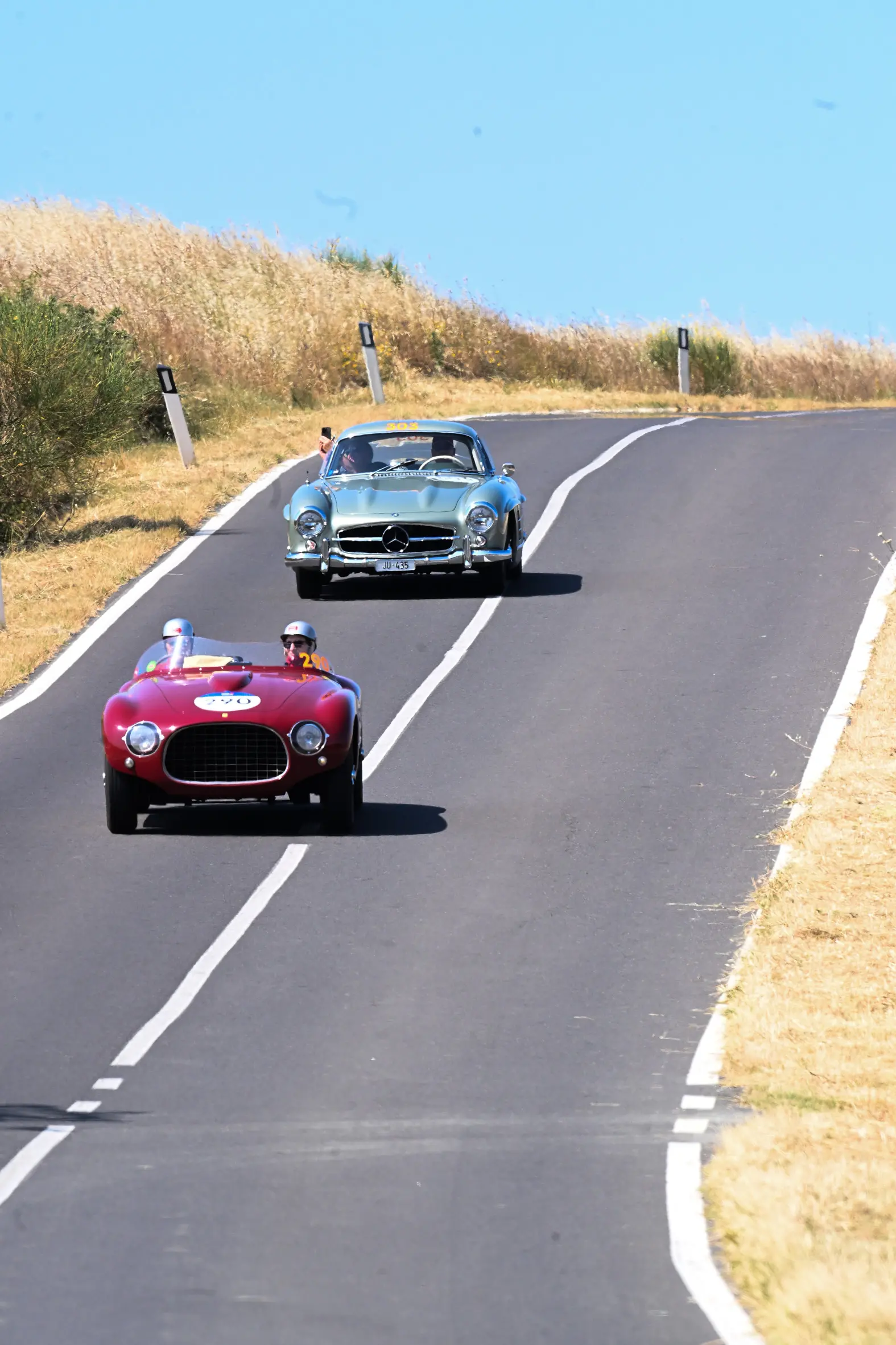 Mille Miglia 2025, il passaggio dalla Val d’Orcia