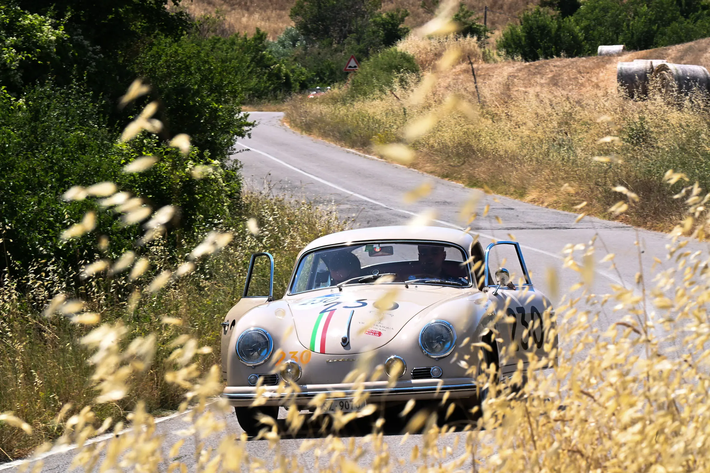 Mille Miglia 2025, il passaggio dalla Via Francigena