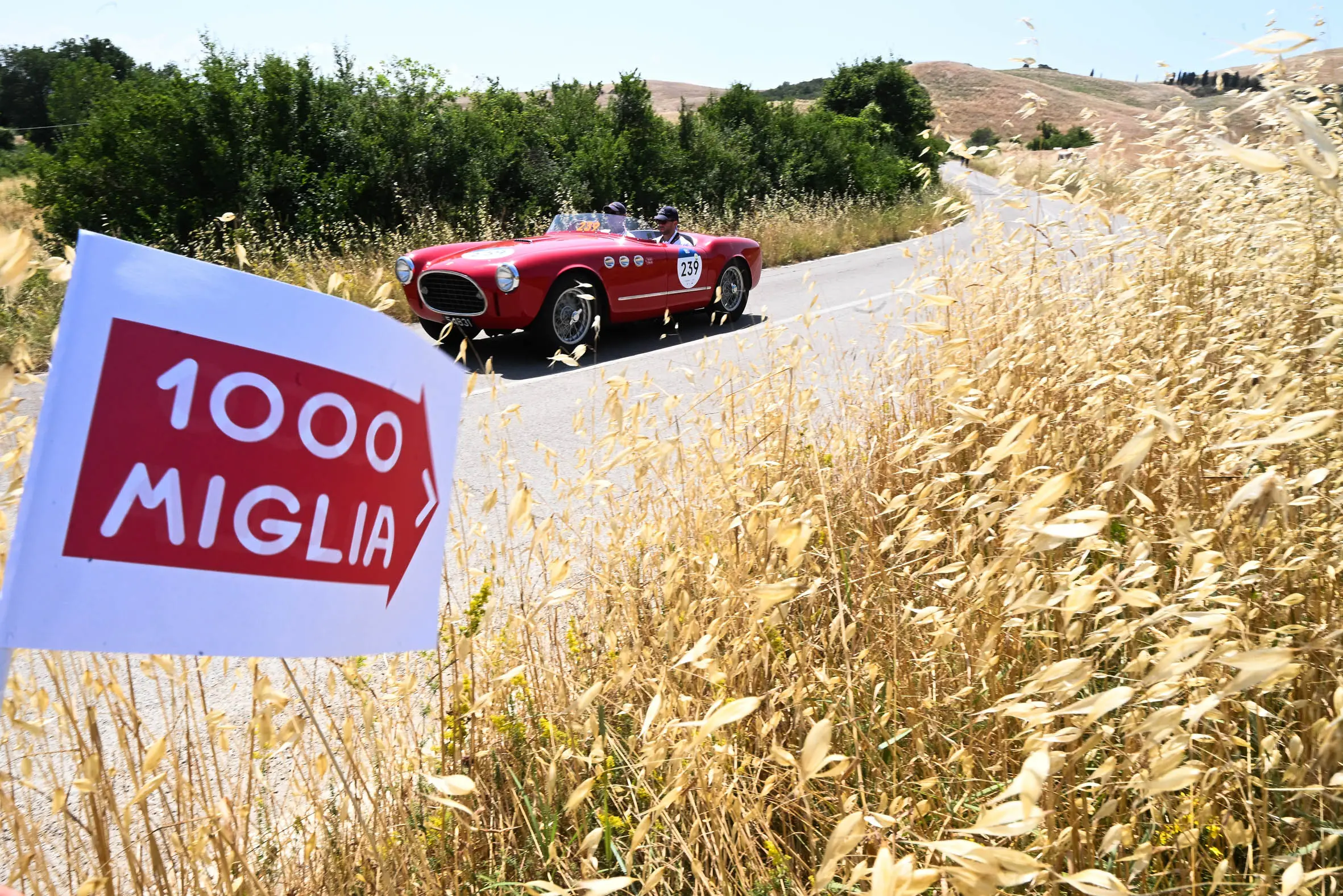 Mille Miglia 2025, il passaggio dalla Via Francigena