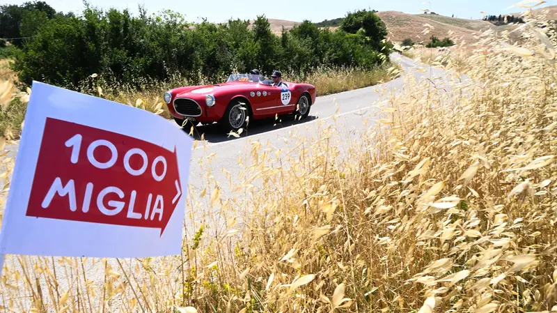 Mille Miglia 2025, il passaggio dalla Via Francigena