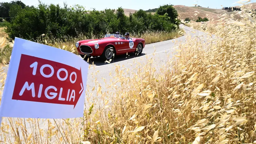 Mille Miglia 2025, il passaggio dalla Via Francigena