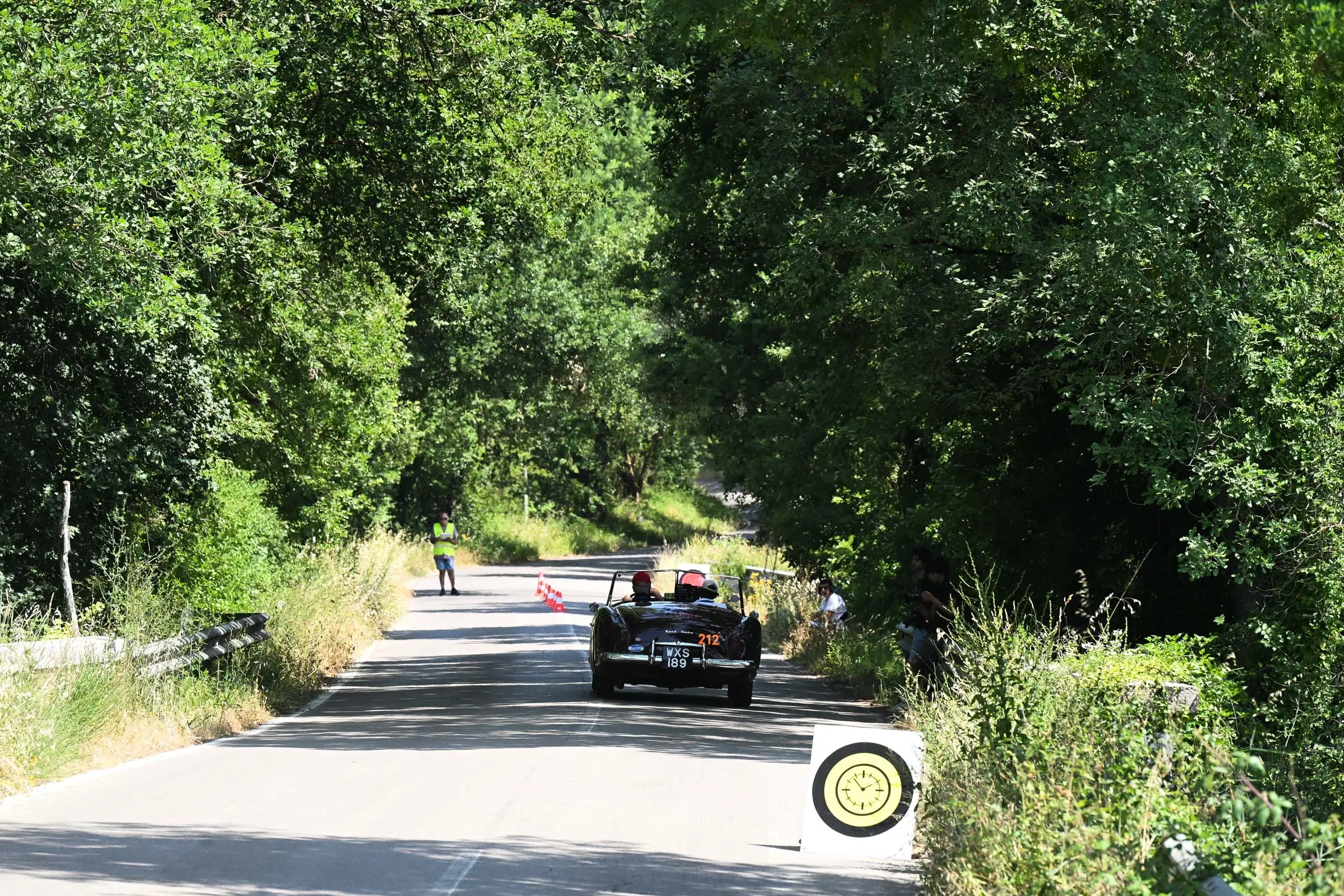 Mille Miglia 2025, il passaggio dalla Via Francigena