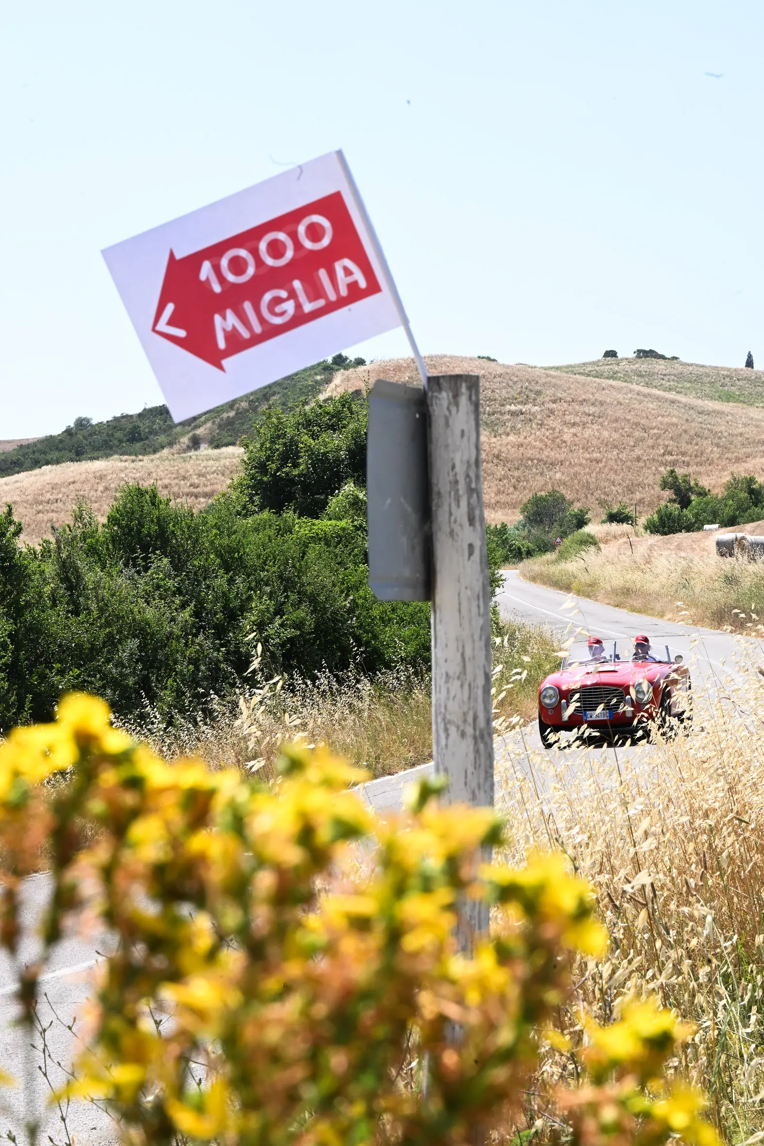 Mille Miglia 2025, il passaggio dalla Via Francigena