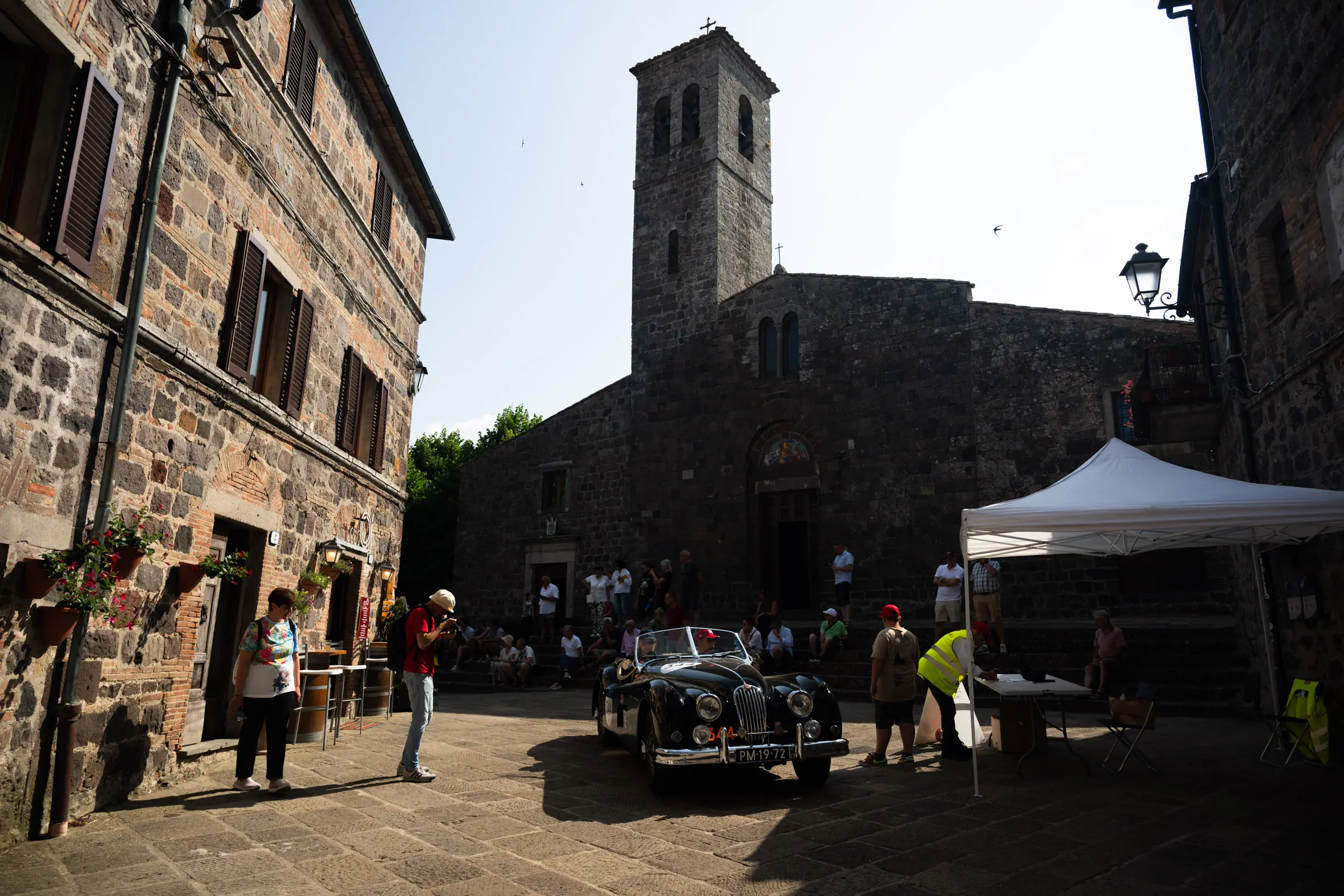 Mille Miglia 2025, il passaggio da Radicofani
