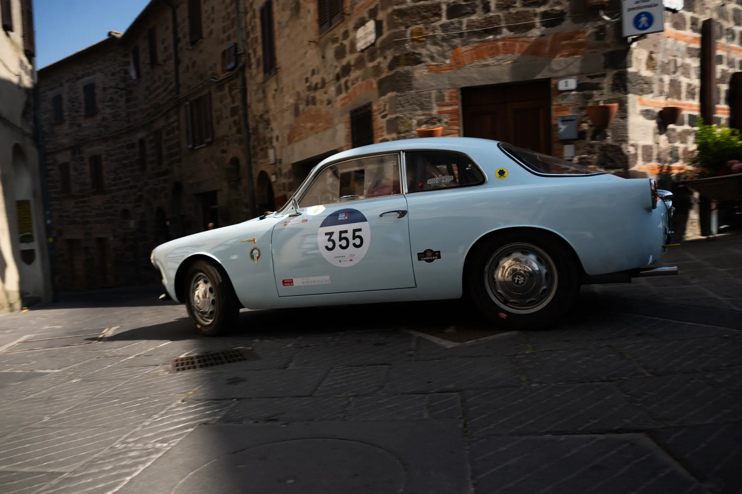 Mille Miglia 2025, il passaggio da Radicofani