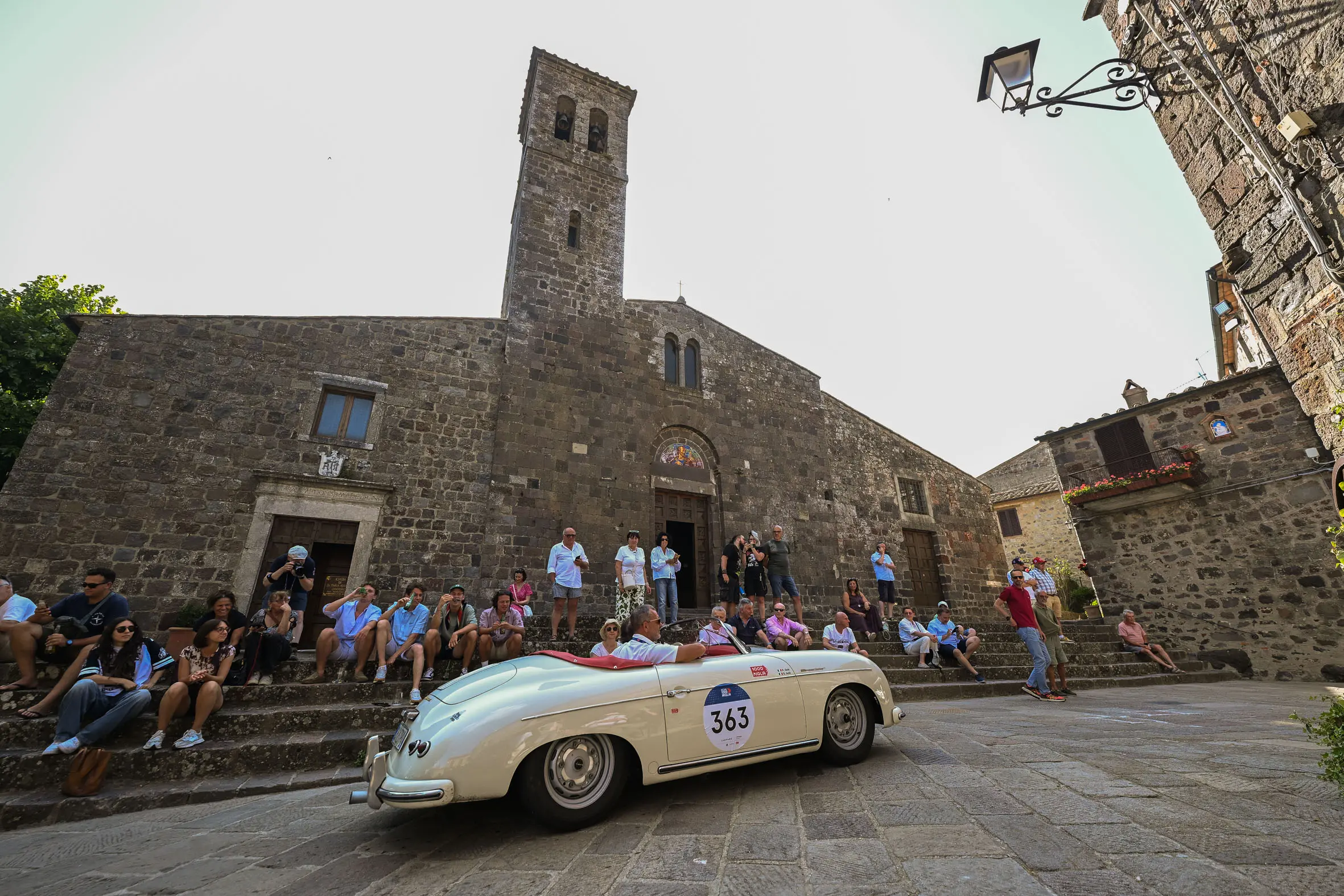 Mille Miglia 2025, il passaggio da Radicofani