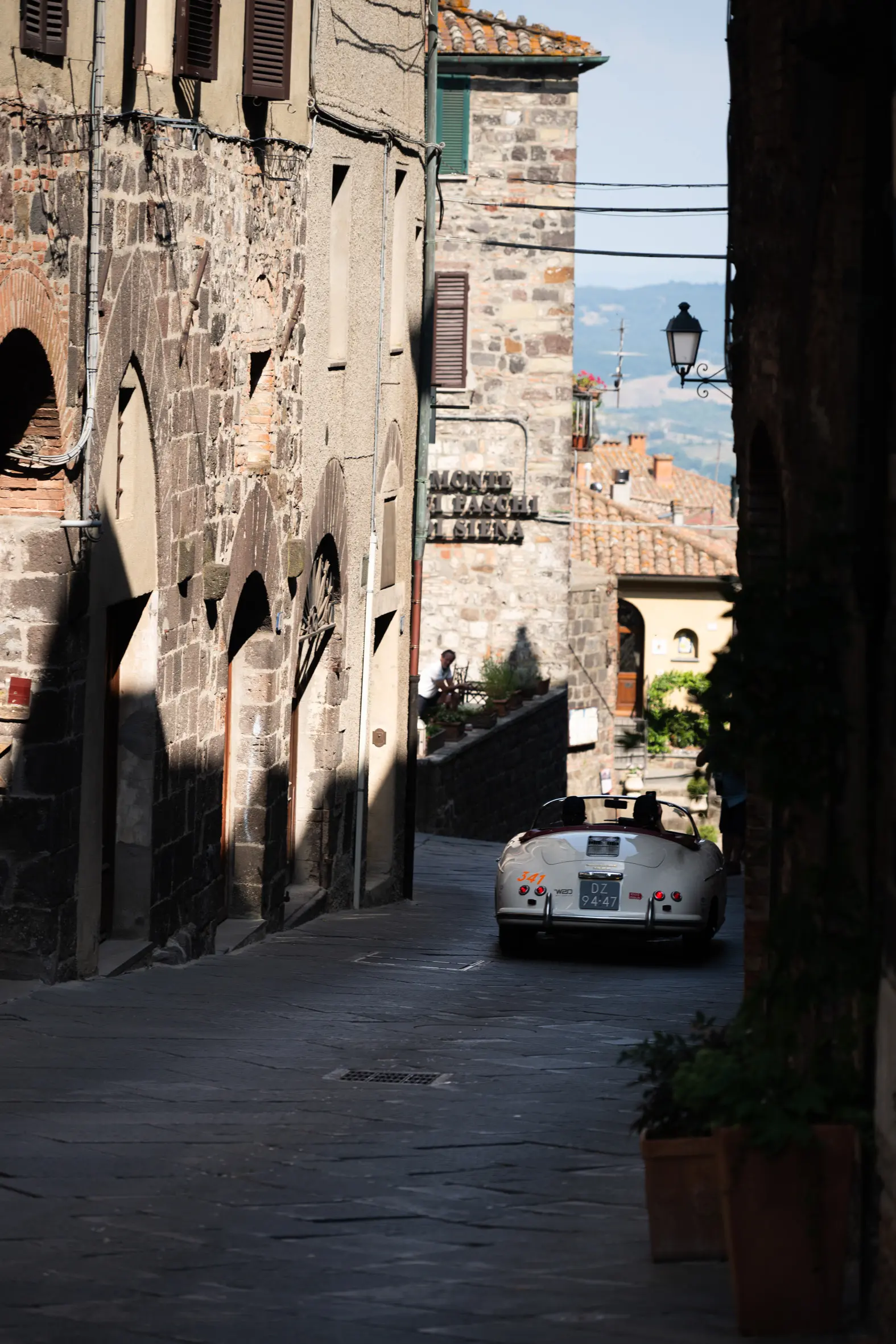 Mille Miglia 2025, il passaggio da Radicofani