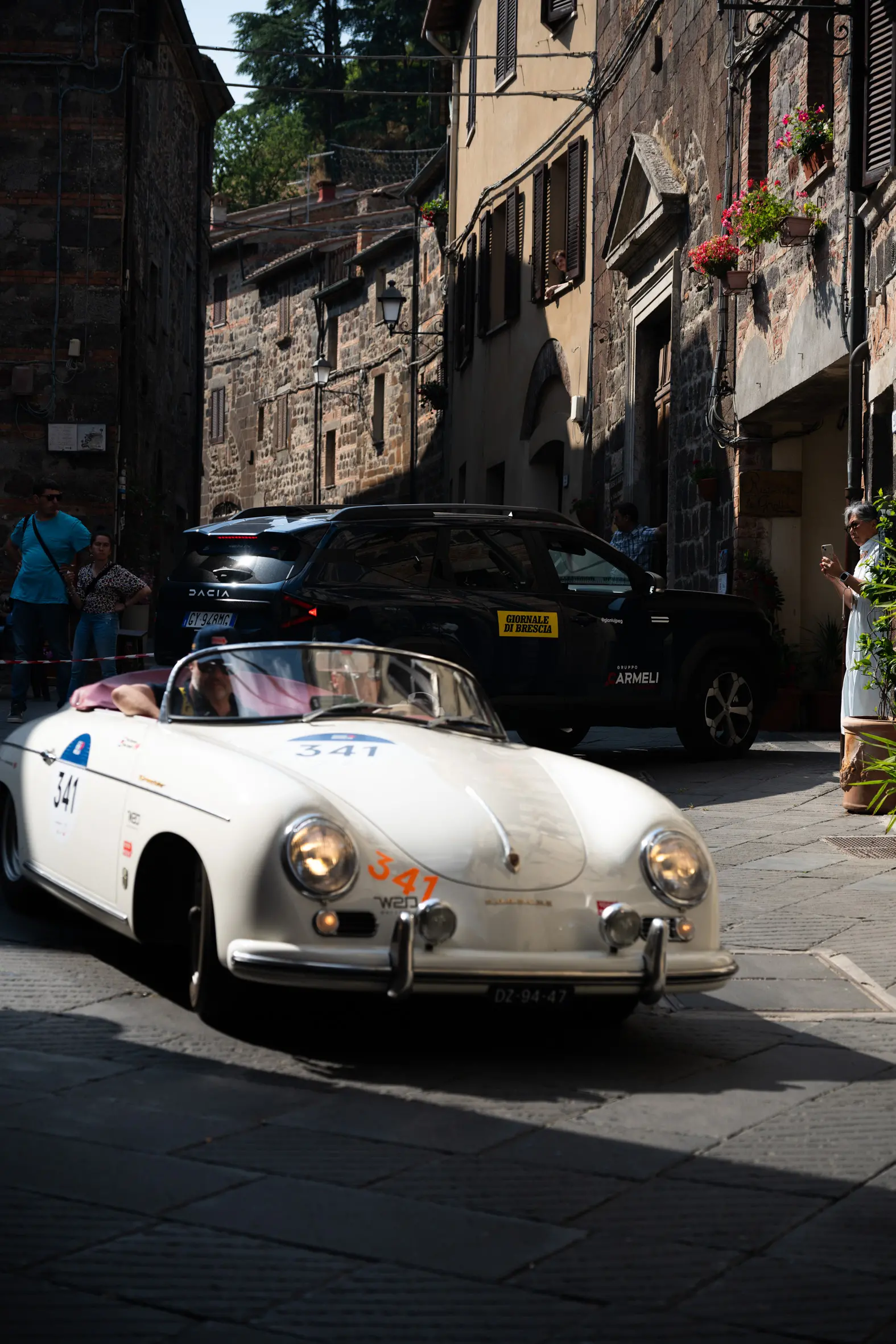 Mille Miglia 2025, il passaggio da Radicofani