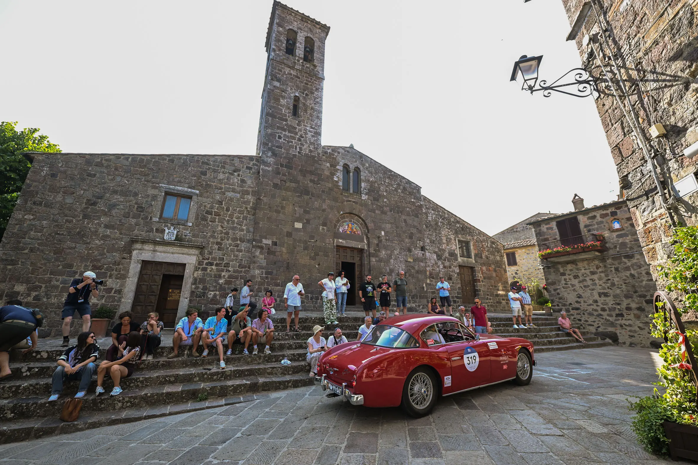 Mille Miglia 2025, il passaggio da Radicofani