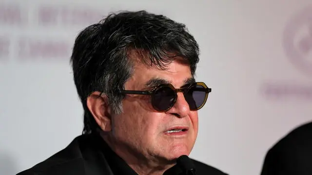 epa12132911 Palme D'Or winner Jafar Panahi speaks during the winners' press conference after the closing and awards ceremony of the 78th annual Cannes Film Festival, in Cannes, France, 24 May 2025. EPA/VICTOR BOYKO / POOL *** Local Caption *** CANNES, FRANCE - MAY 24: Jafar Panahi speaks during the Palme D'Or winners press conference at the 78th annual Cannes Film Festival at Palais des Festivals on May 24, 2025 in Cannes, France. (Photo by Victor Boyko/Getty Images)