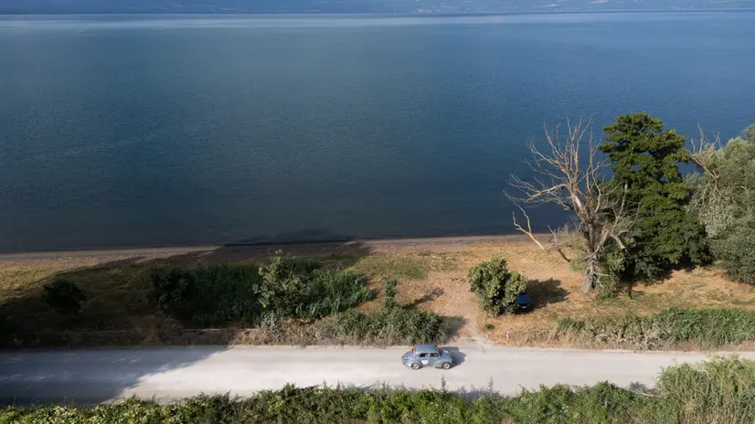 Mille Miglia 2025, il passaggio al lago di Bolsena