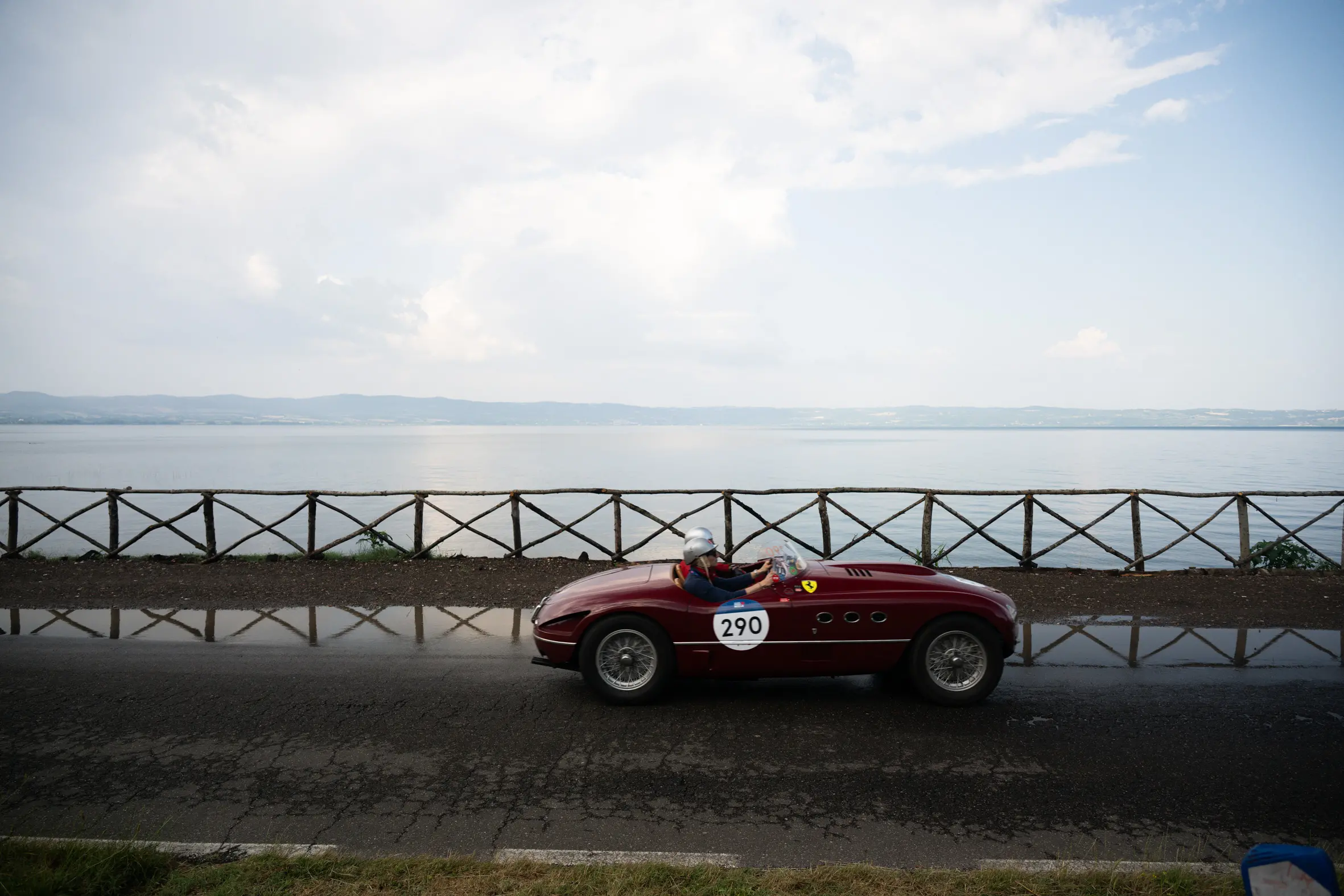 Mille Miglia 2025, il passaggio dal lago di Bolsena