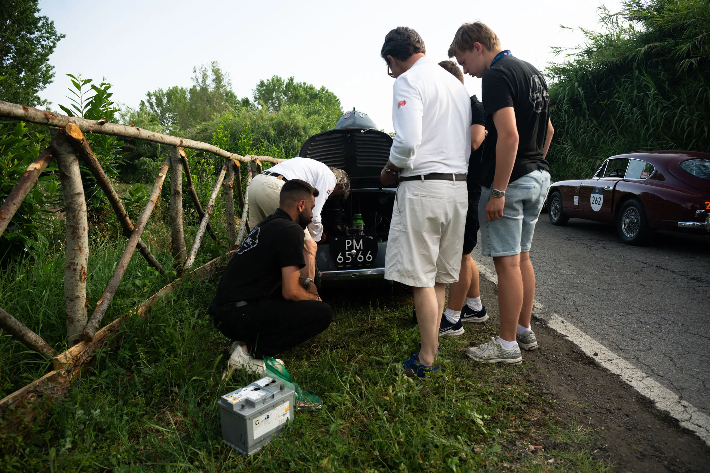 Mille Miglia 2025, il passaggio dal lago di Bolsena