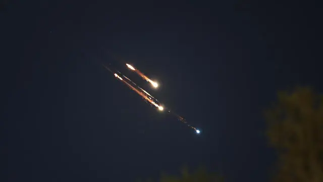 epa12177649 Light trails in the sky as the Iron Dome, the Israeli air defense system, intercepts missiles fired from Iran, over Tel Aviv, Israel, 15 June 2025. Israel and Iran have been exchanging fire since Israel attacked on 13 June 2025 as part of operation 'Rising Lion'. EPA/ATEF SAFADI