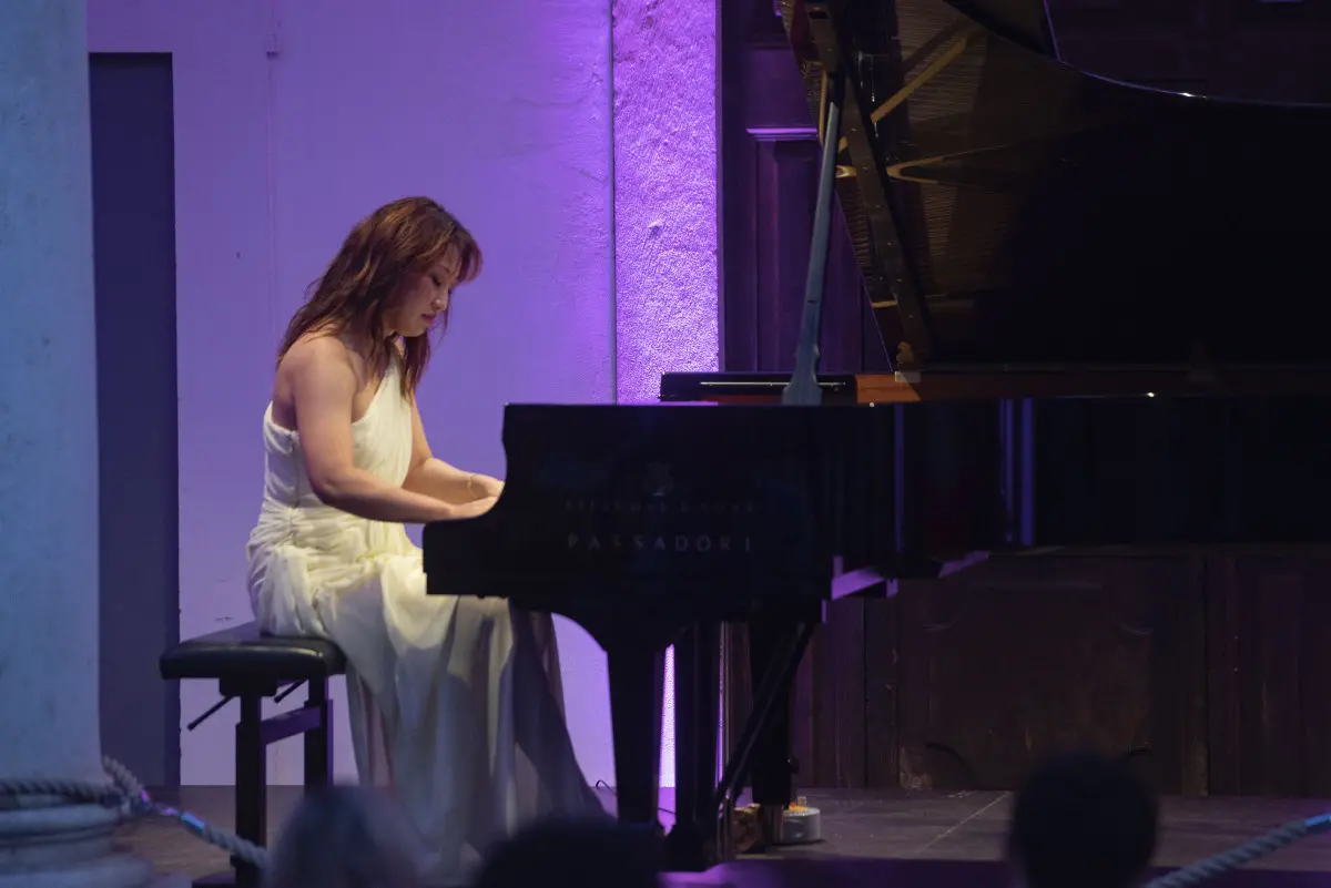 L'esibizione di Ilia Kim al Festival pianistico