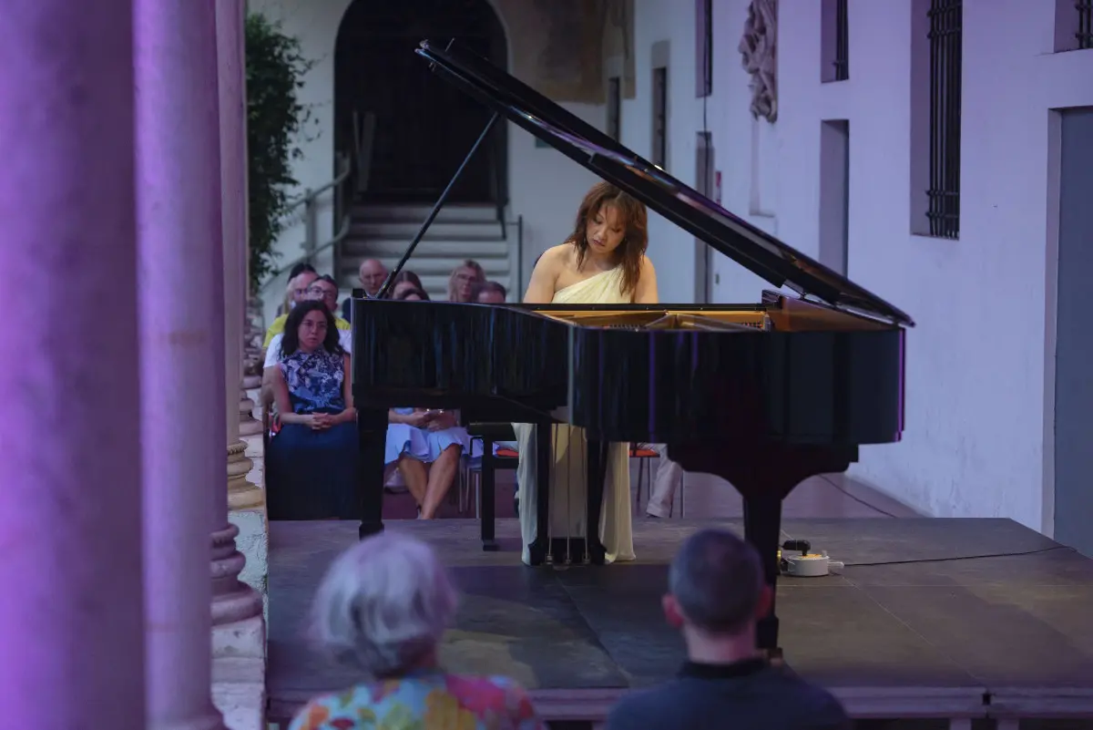 L'esibizione di Ilia Kim al Festival pianistico