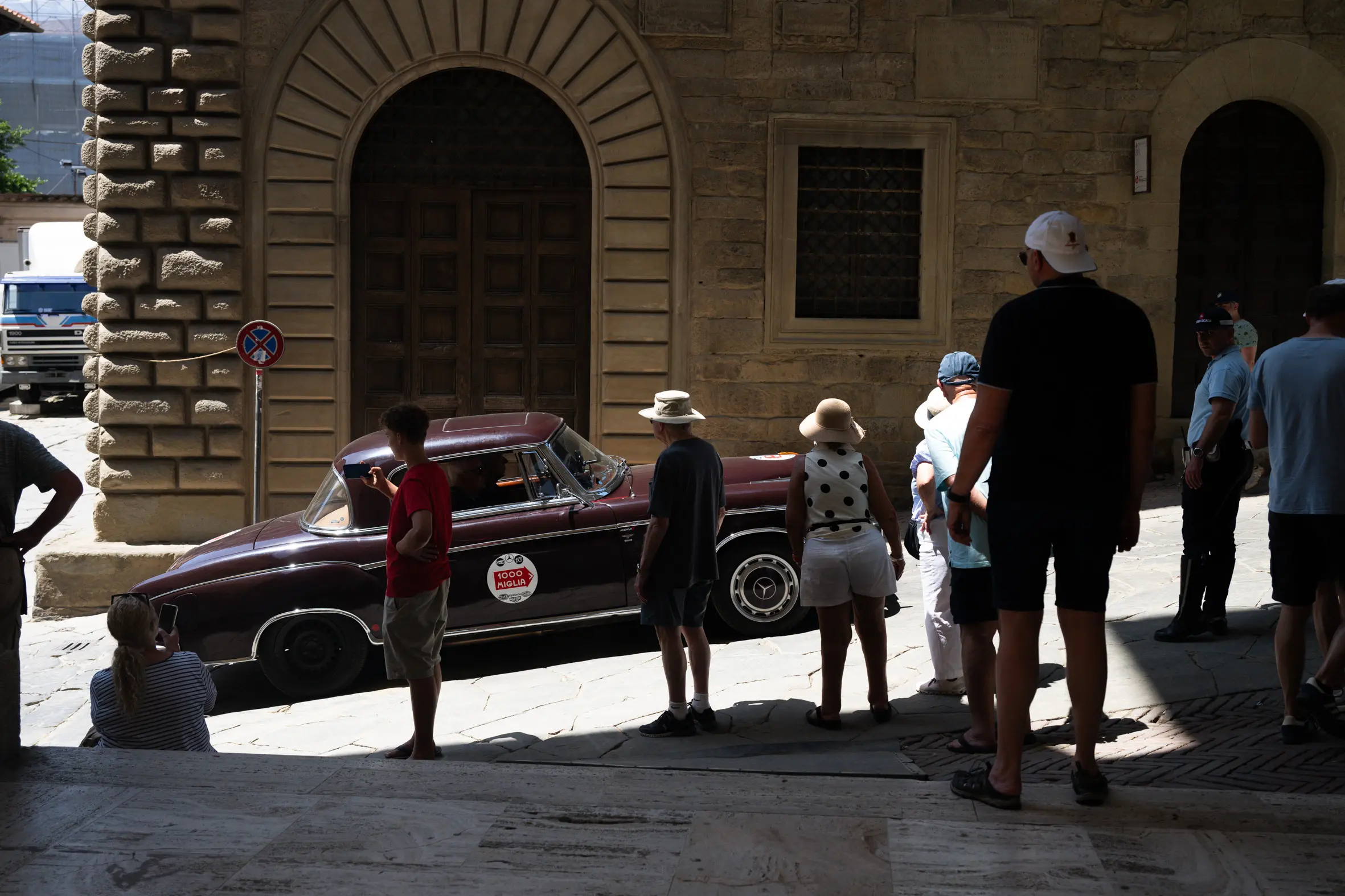 Mille Miglia 2025, la pausa pranzo ad Arezzo