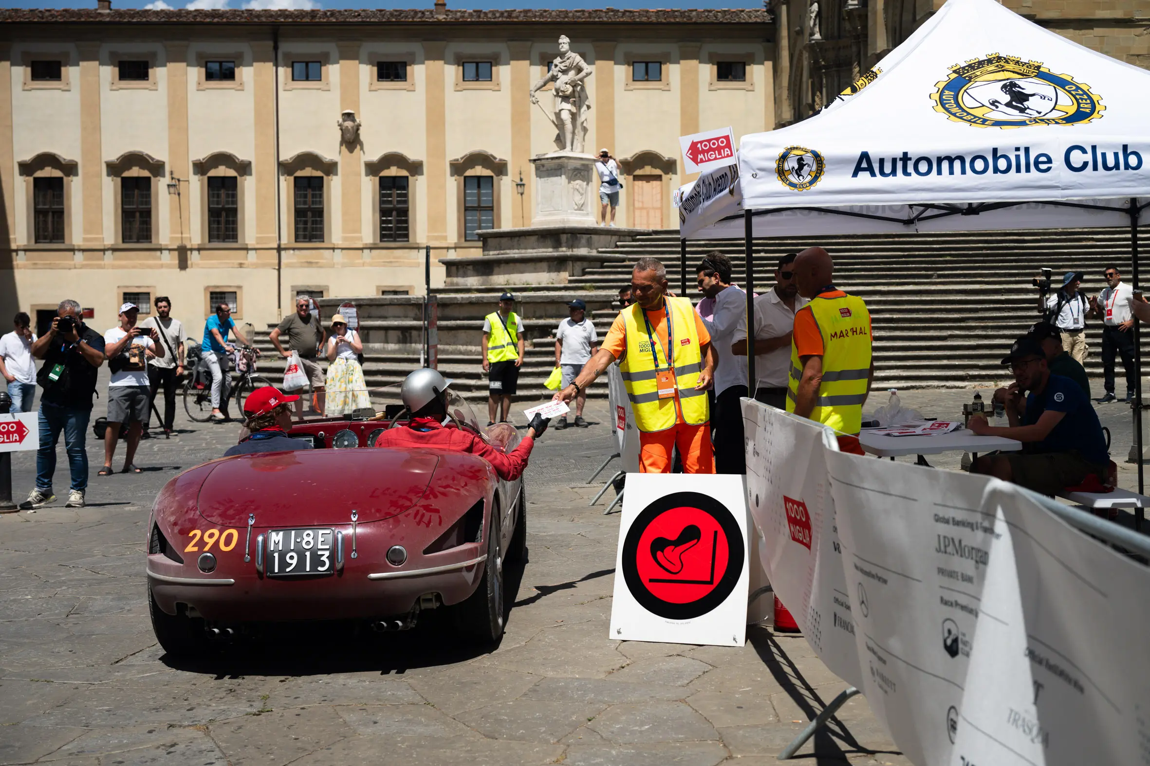 Mille Miglia 2025, la pausa pranzo ad Arezzo