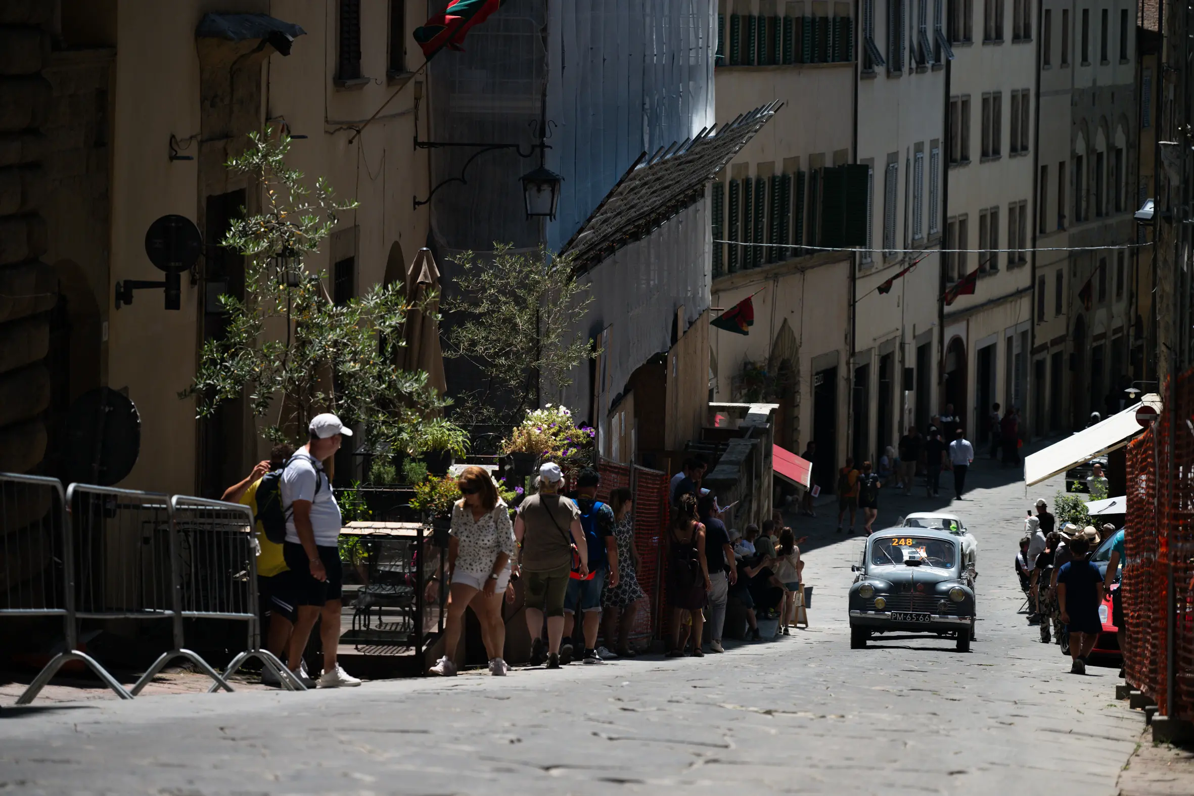 Mille Miglia 2025, la pausa pranzo ad Arezzo