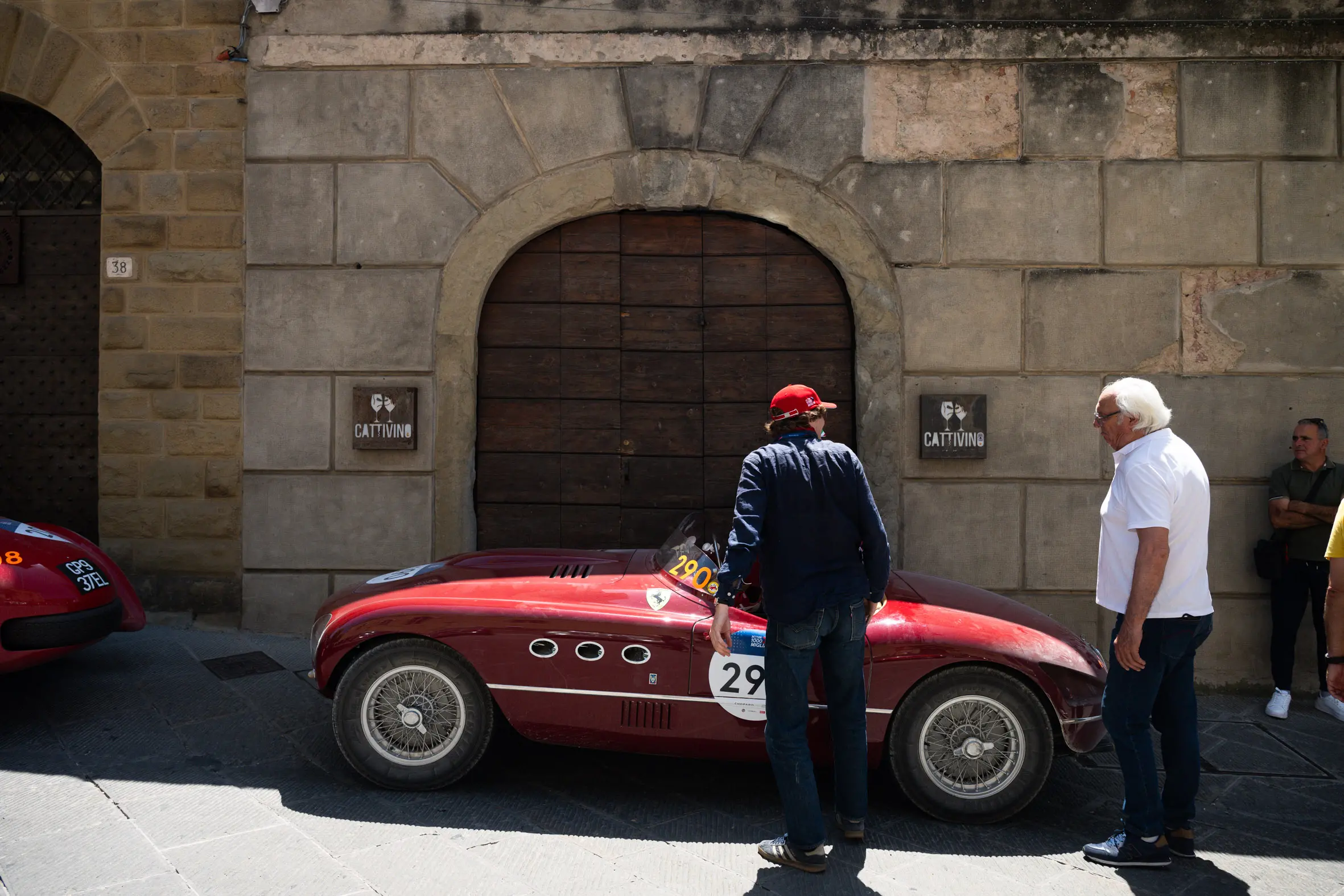 Mille Miglia 2025, la pausa pranzo ad Arezzo