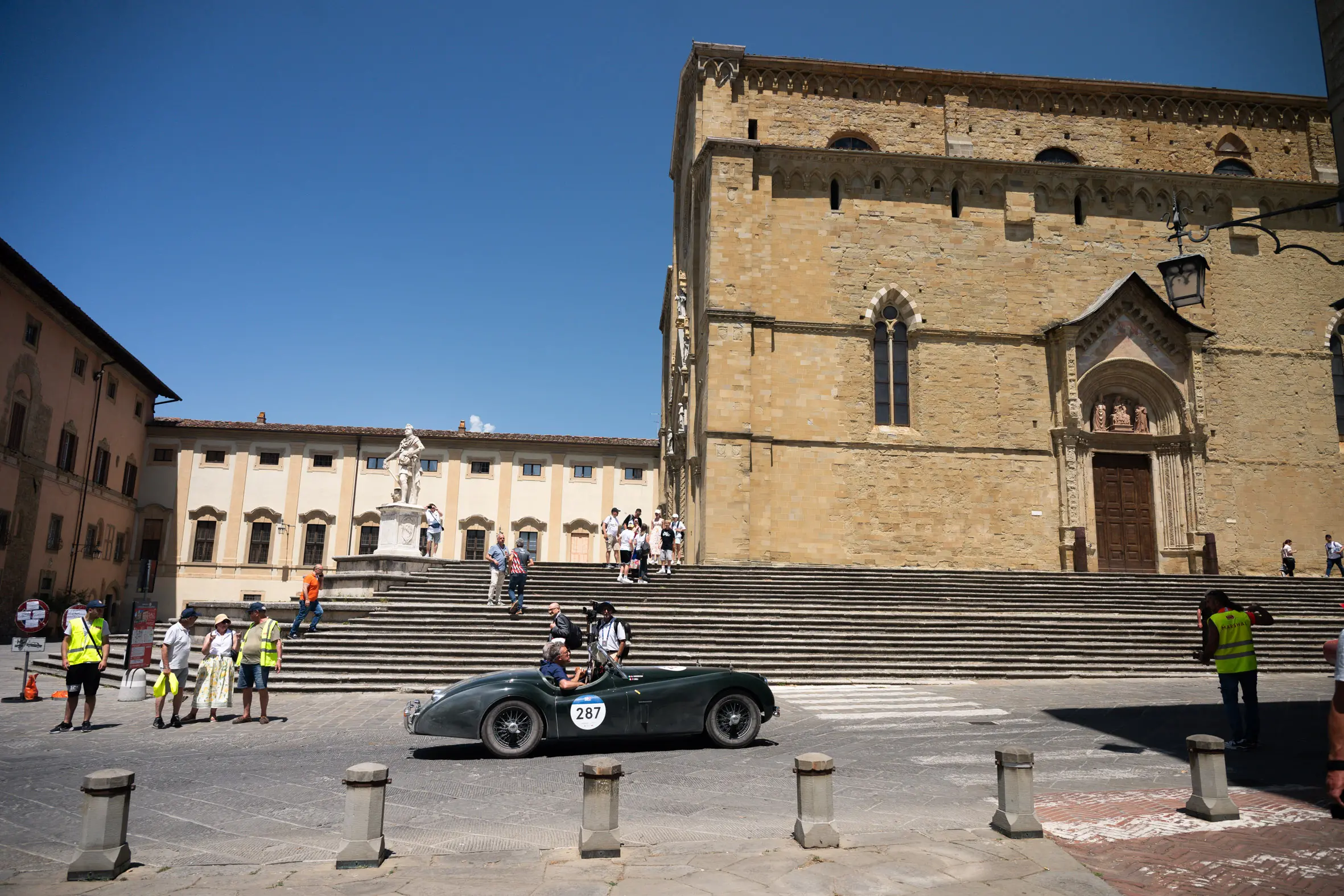 Mille Miglia 2025, la pausa pranzo ad Arezzo