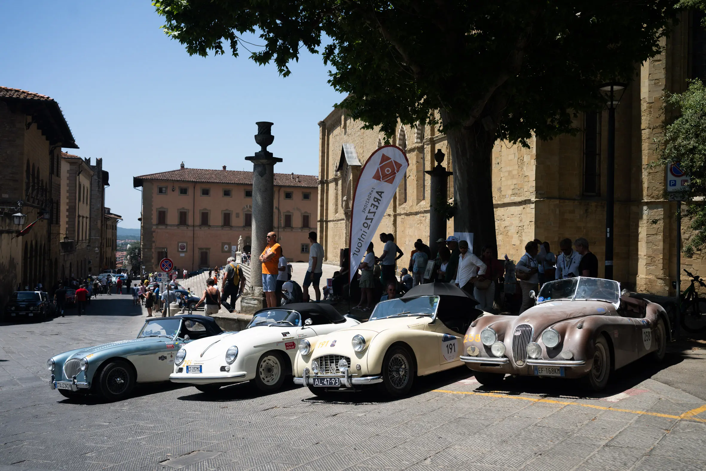 Mille Miglia 2025, la pausa pranzo ad Arezzo