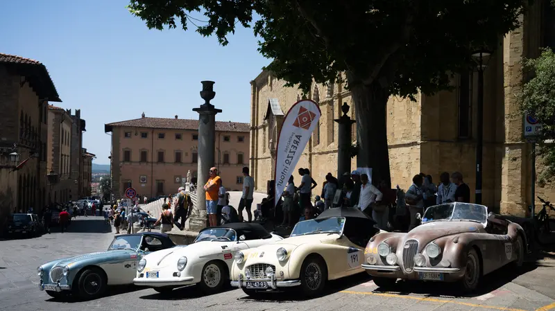 Mille Miglia 2025, la pausa pranzo ad Arezzo