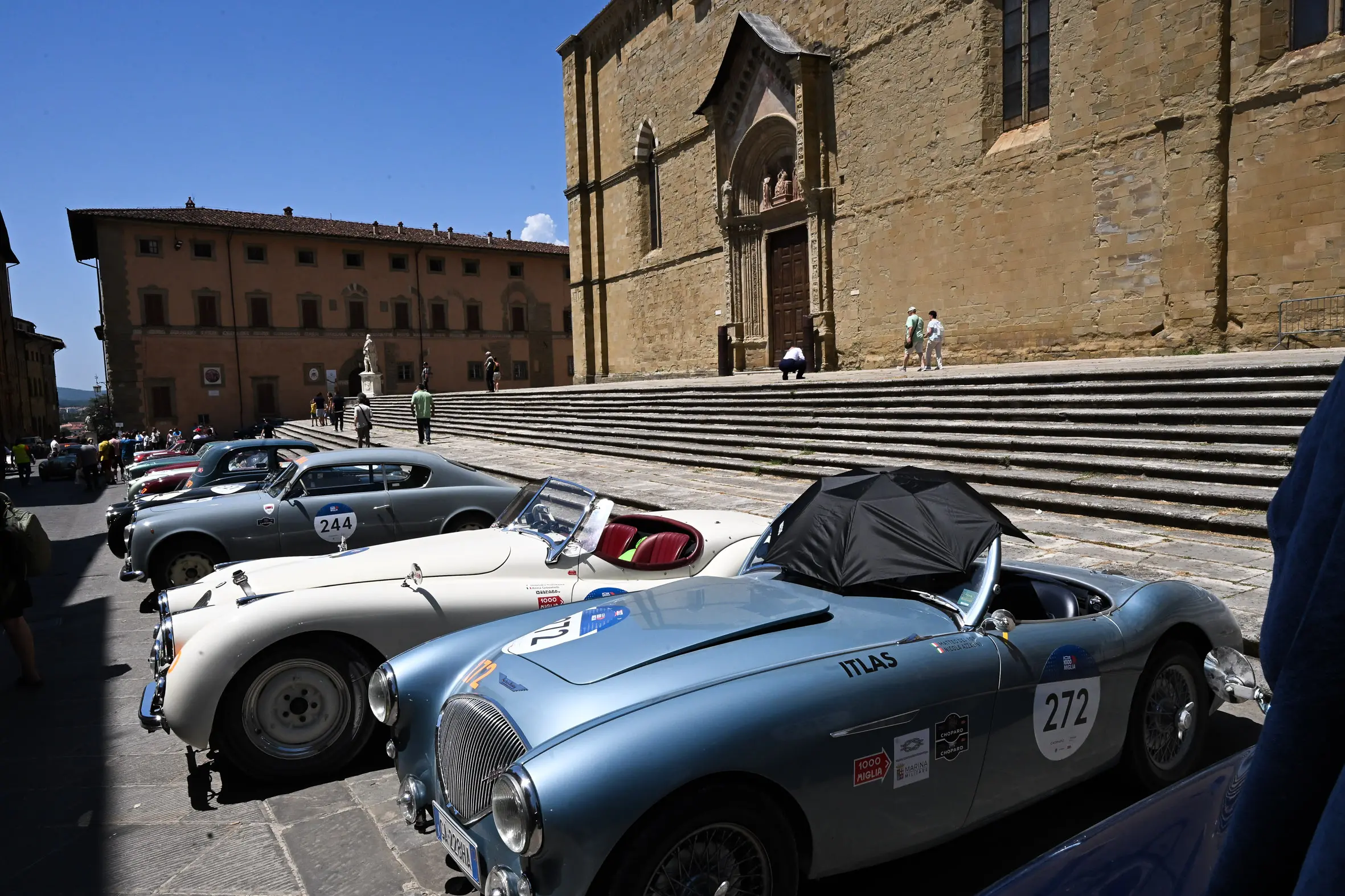 Mille Miglia 2025, la pausa pranzo ad Arezzo