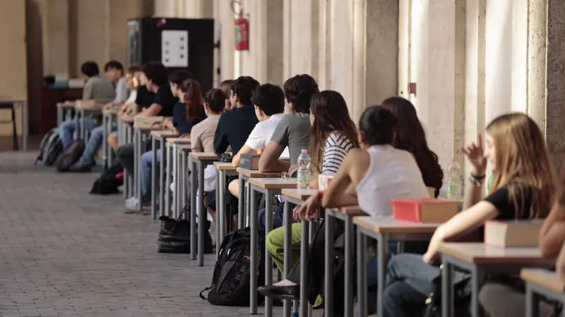 Una prova scritta alla maturità 2025 - Foto Ansa © www.giornaledibrescia.it