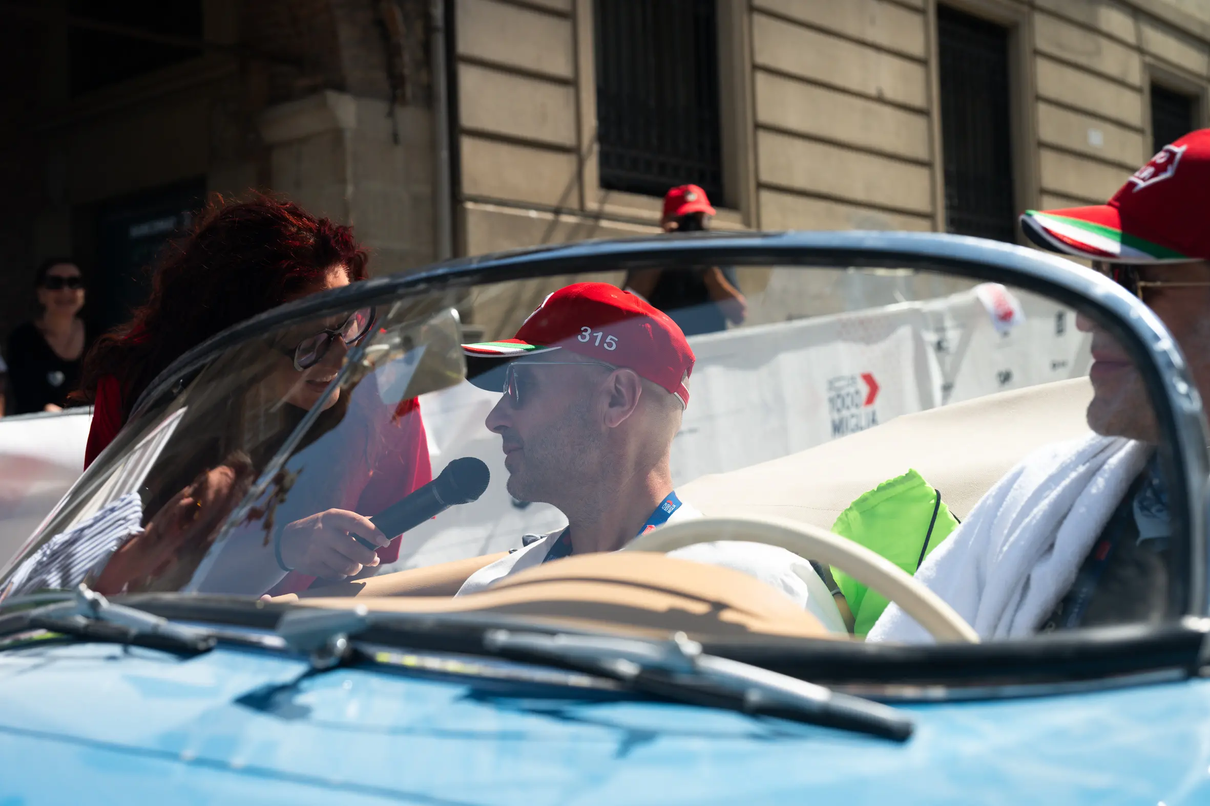 Mille Miglia 2025, la pausa pranzo ad Anghiari