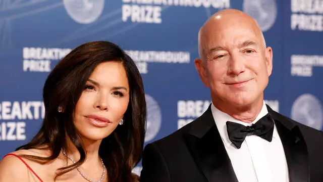 epa12012942 Lauren Sanchez (L) and Jeff Bezos (R) attend the eleventh annual Breakthrough Prize Ceremony at The Barker Hangar in Santa Monica, California, USA, 05 April 2025. EPA/CAROLINE BREHMAN